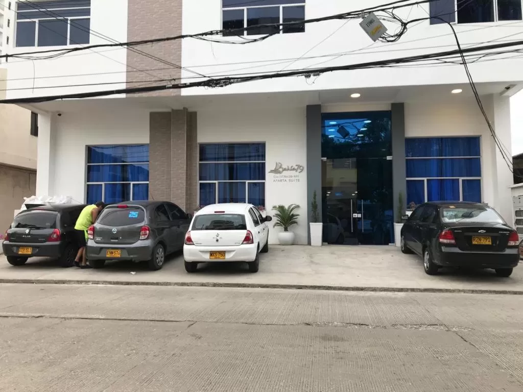 Property building in Bahia 79 Apartasuites Cerca al Centro