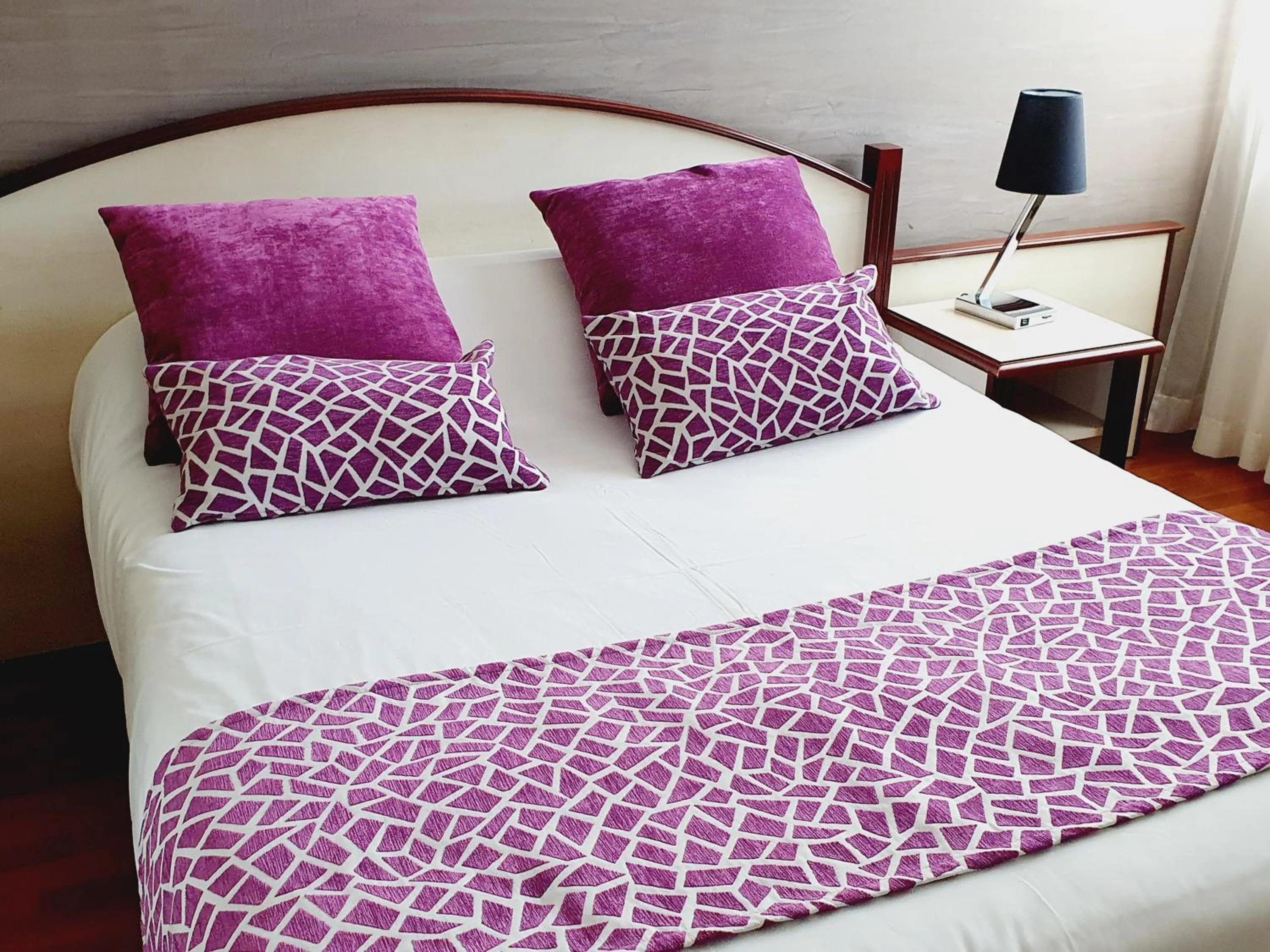 Bedroom, Bed in Hôtel Ariane