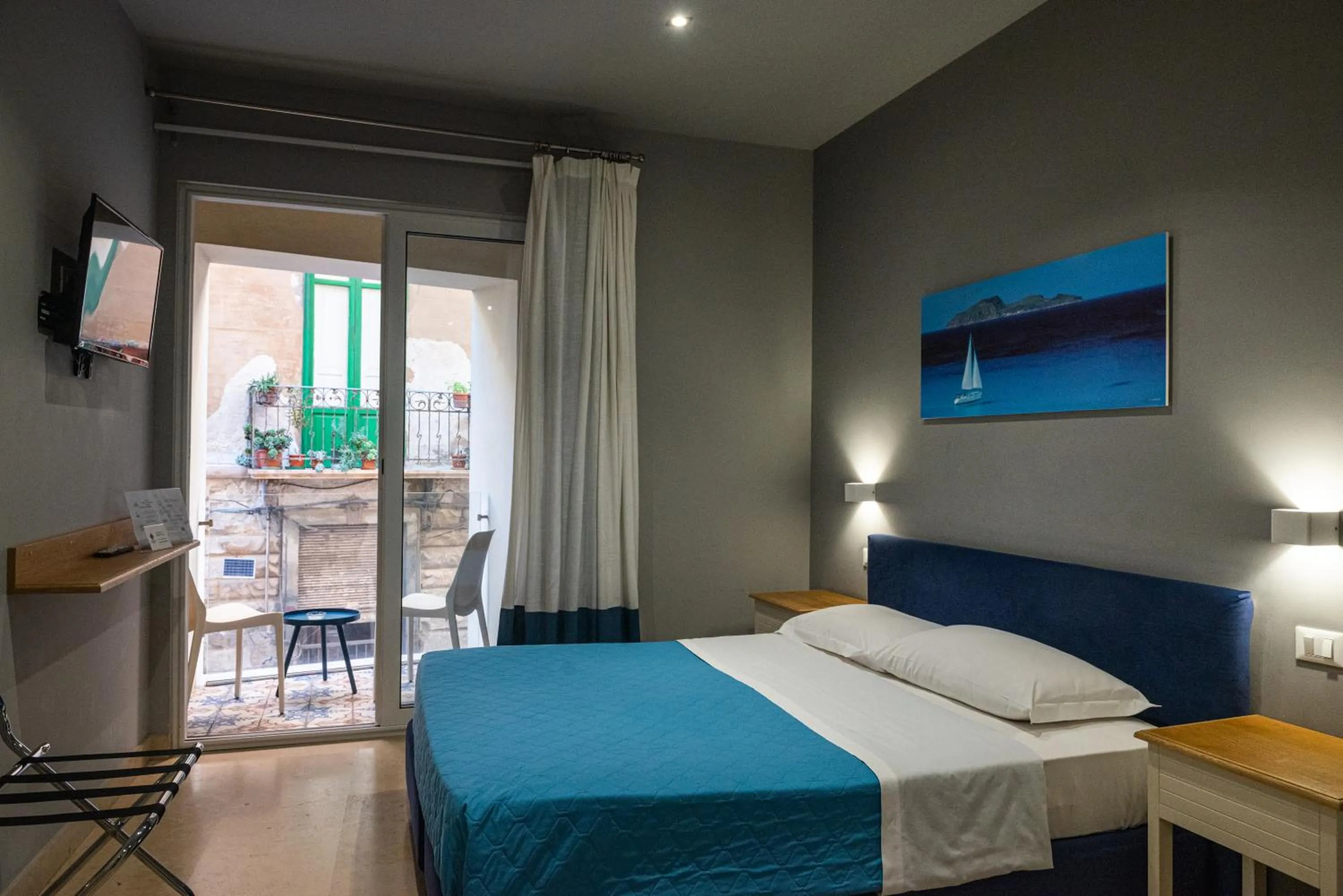 Bedroom, Bed in ZIBIBBO SUITES & ROOMS - Aparthotel in Centro Storico a Trapani