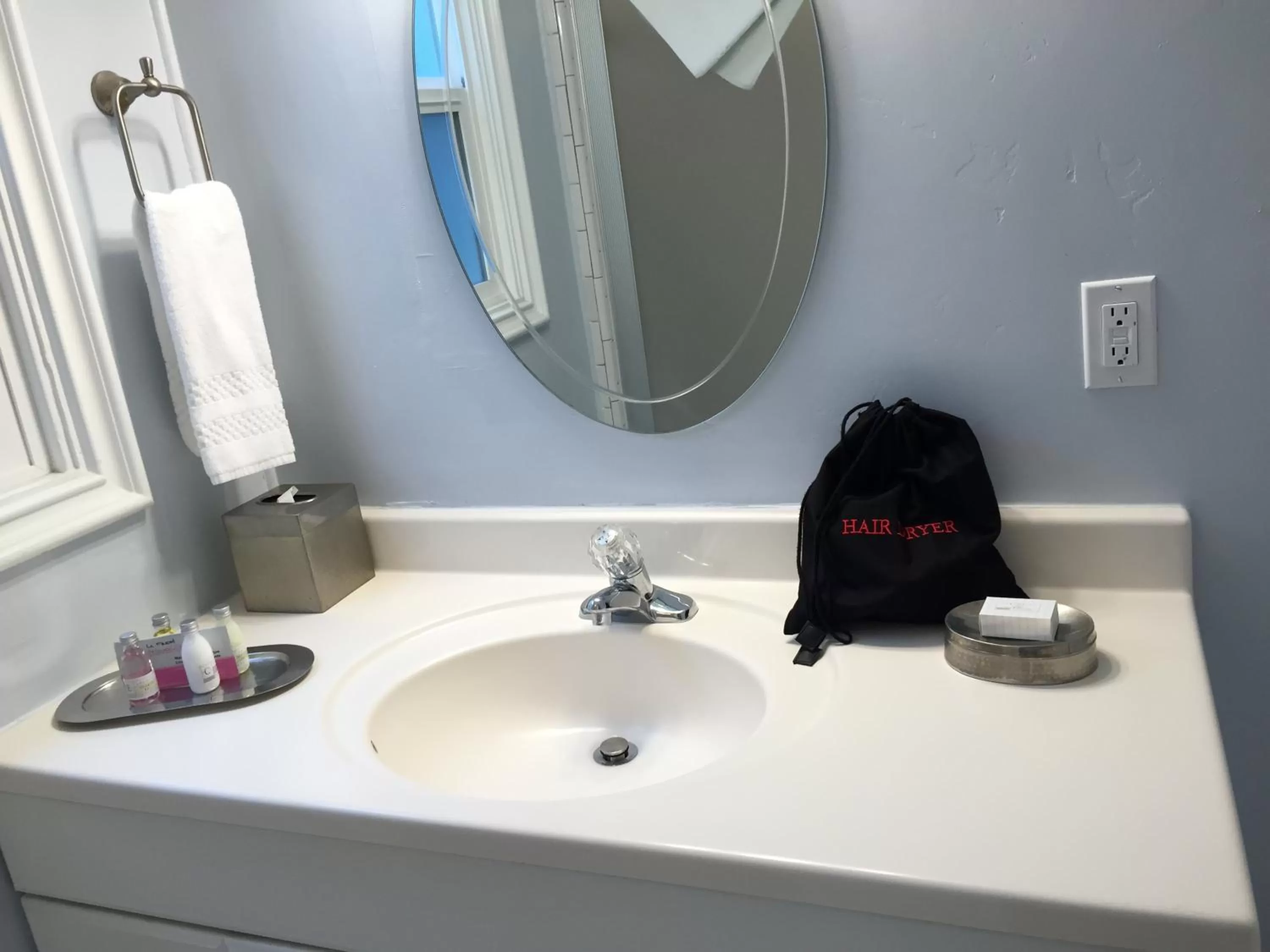 Bathroom in Beach Bungalow Inn and Suites