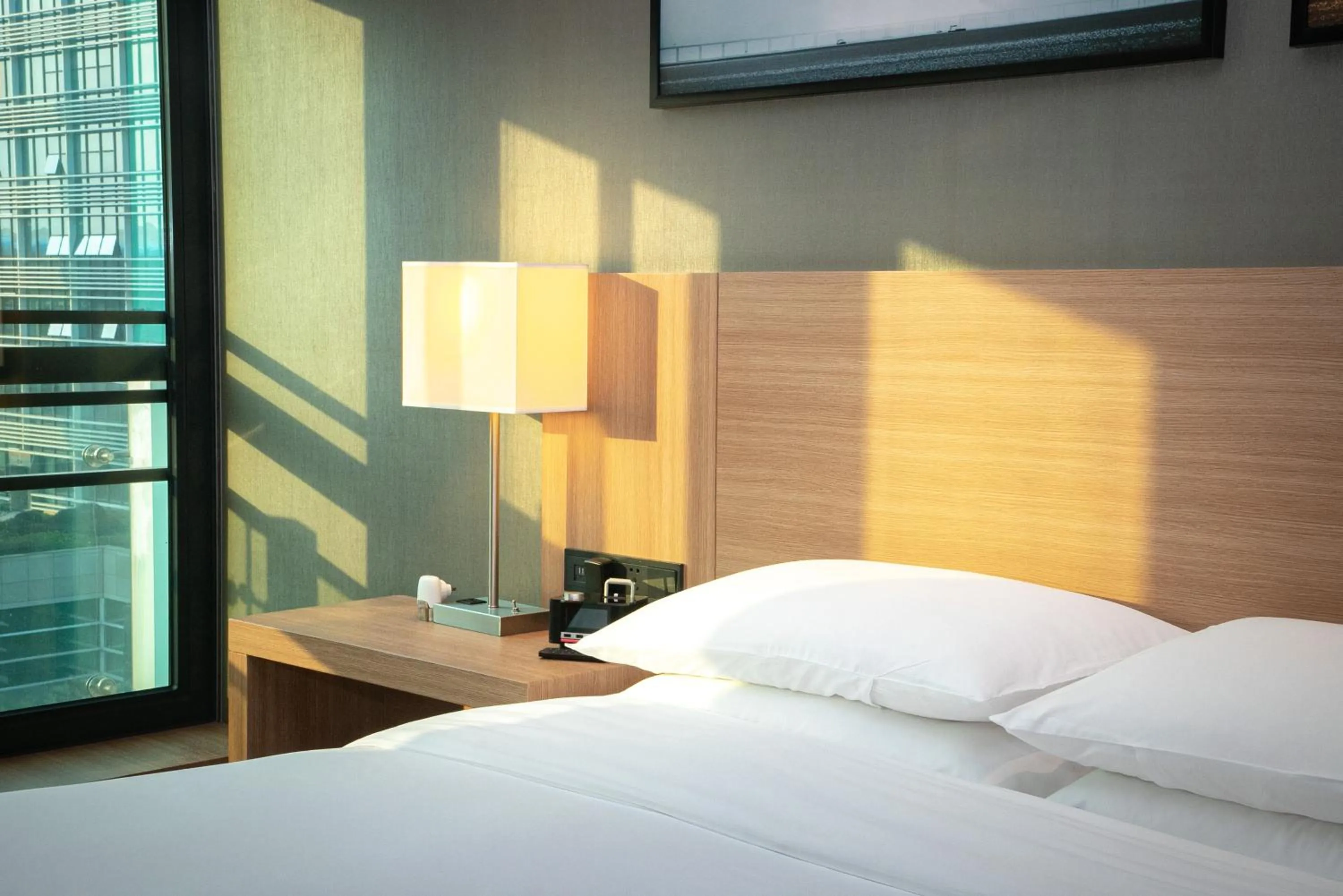 Bed in Hyatt Place Shenzhen Airport