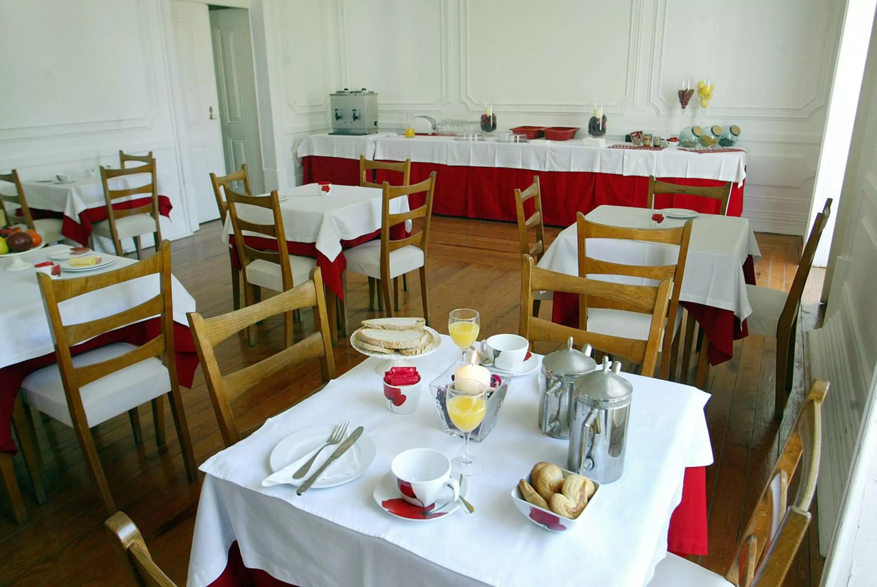 Restaurant/places to eat in Hotel de Moura