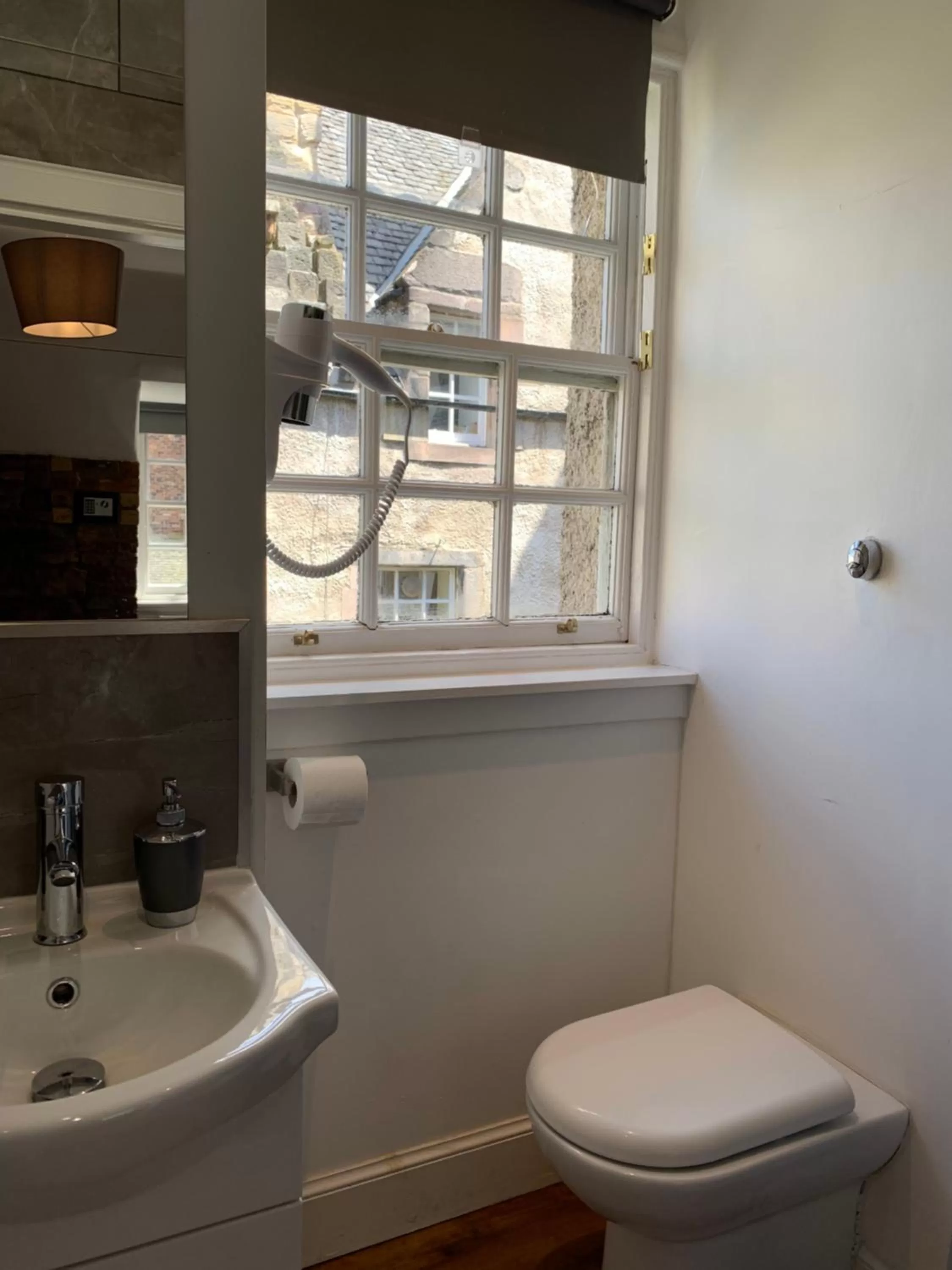 Toilet in Royal Mile Balconies by the Castle