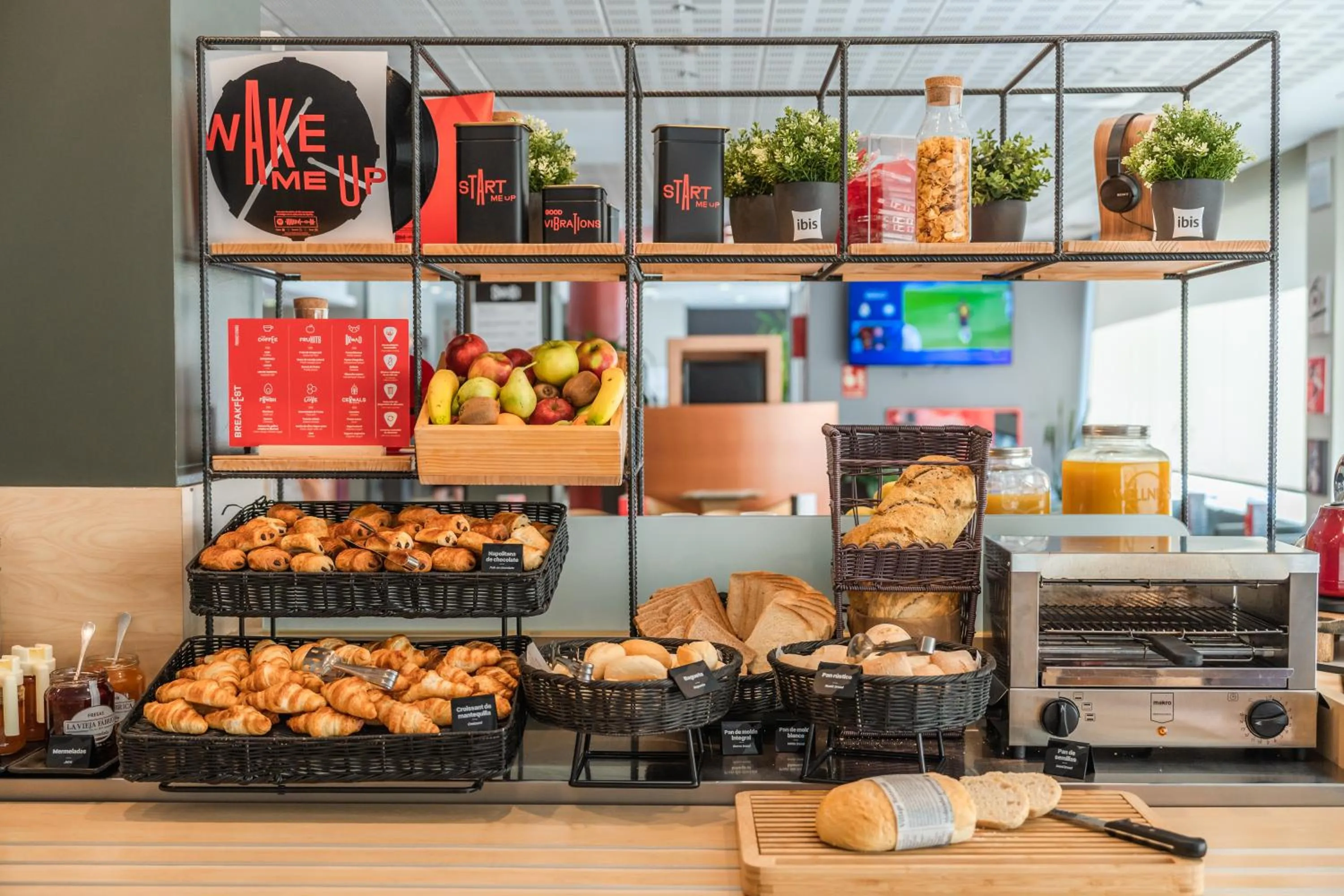 Breakfast in Ibis Madrid Alcobendas