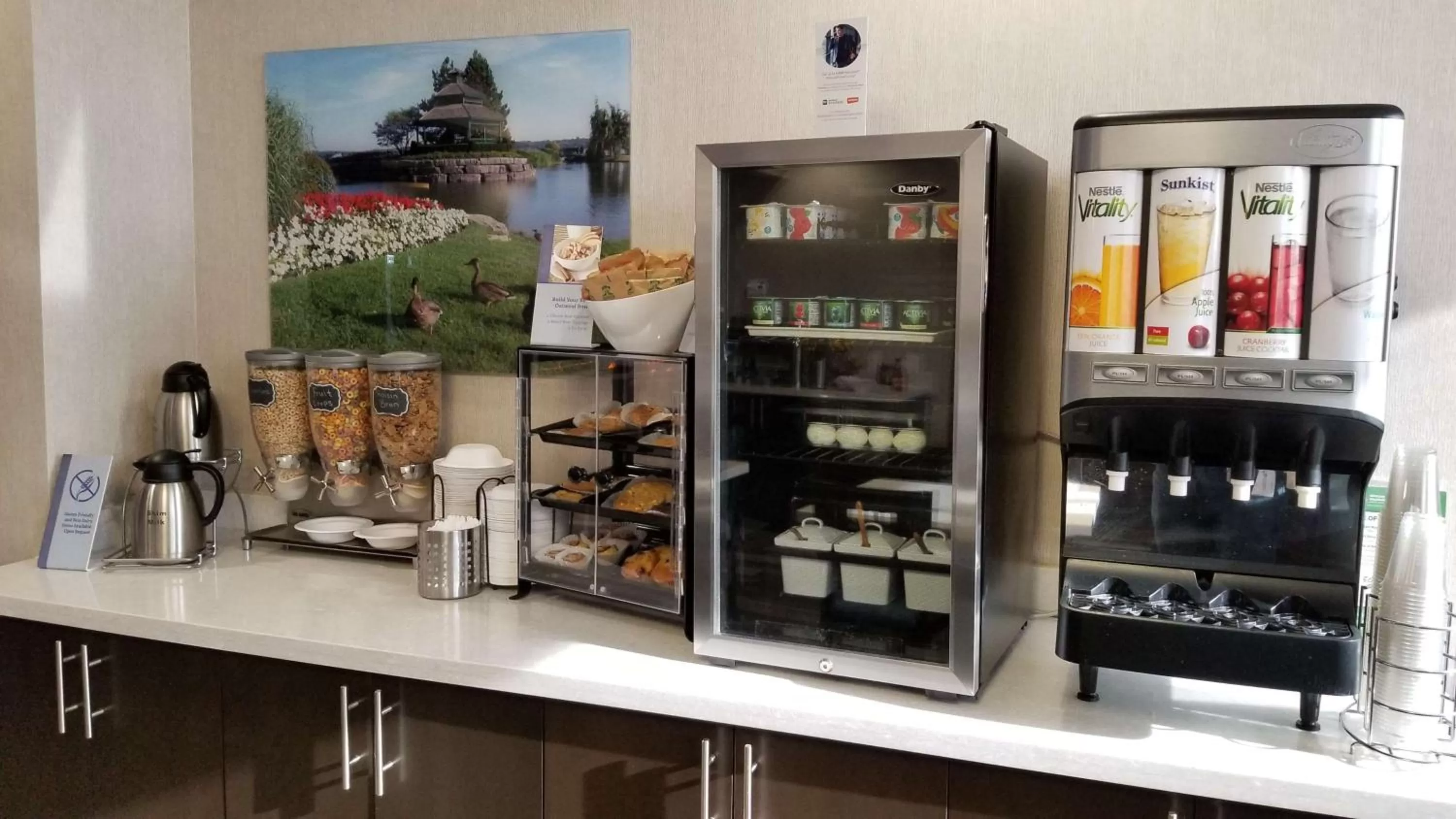 Restaurant/places to eat in Best Western Plus Barrie