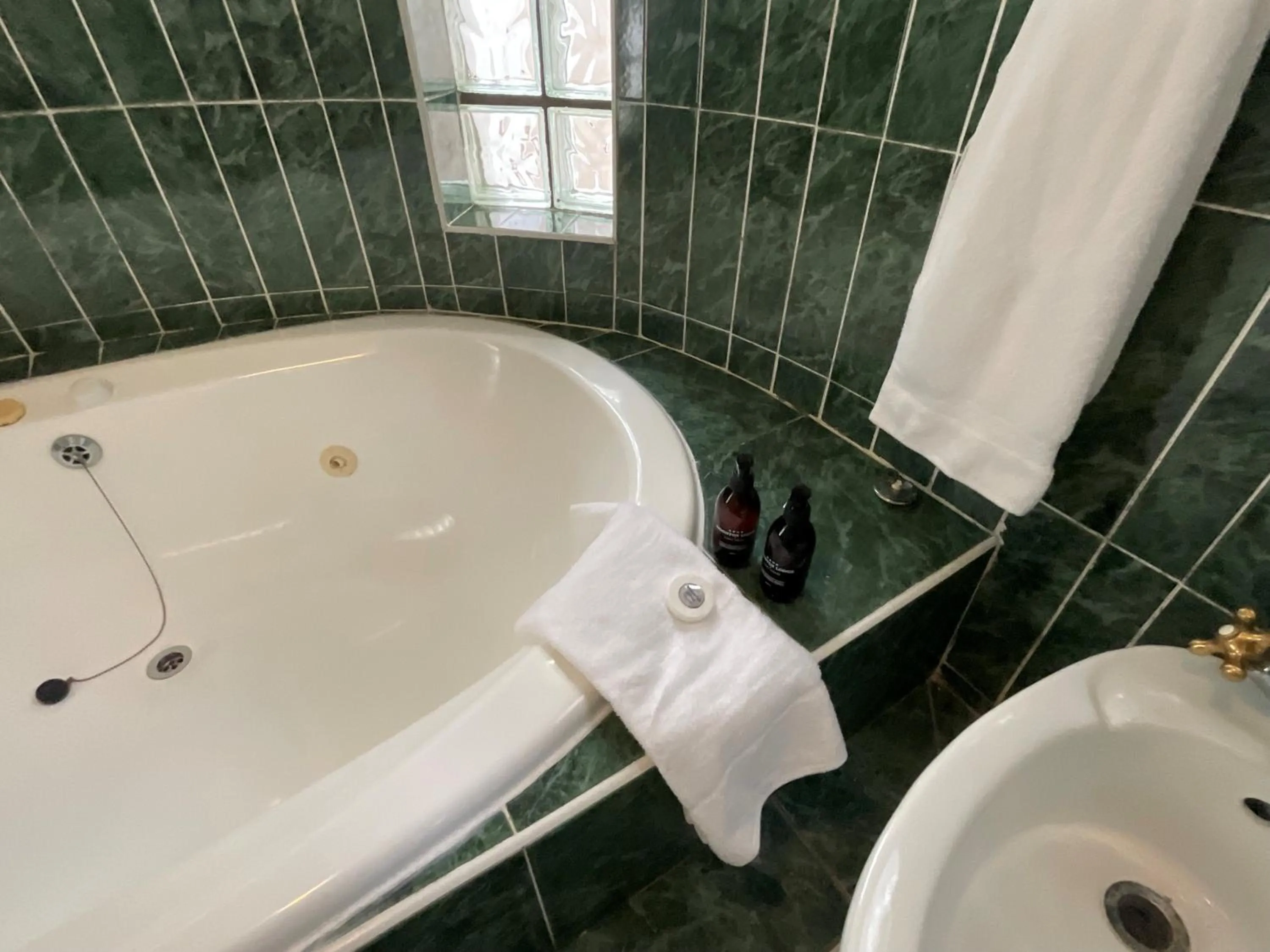 Bath in Brighton Lodge - #Solar Energy #No Loadshedding