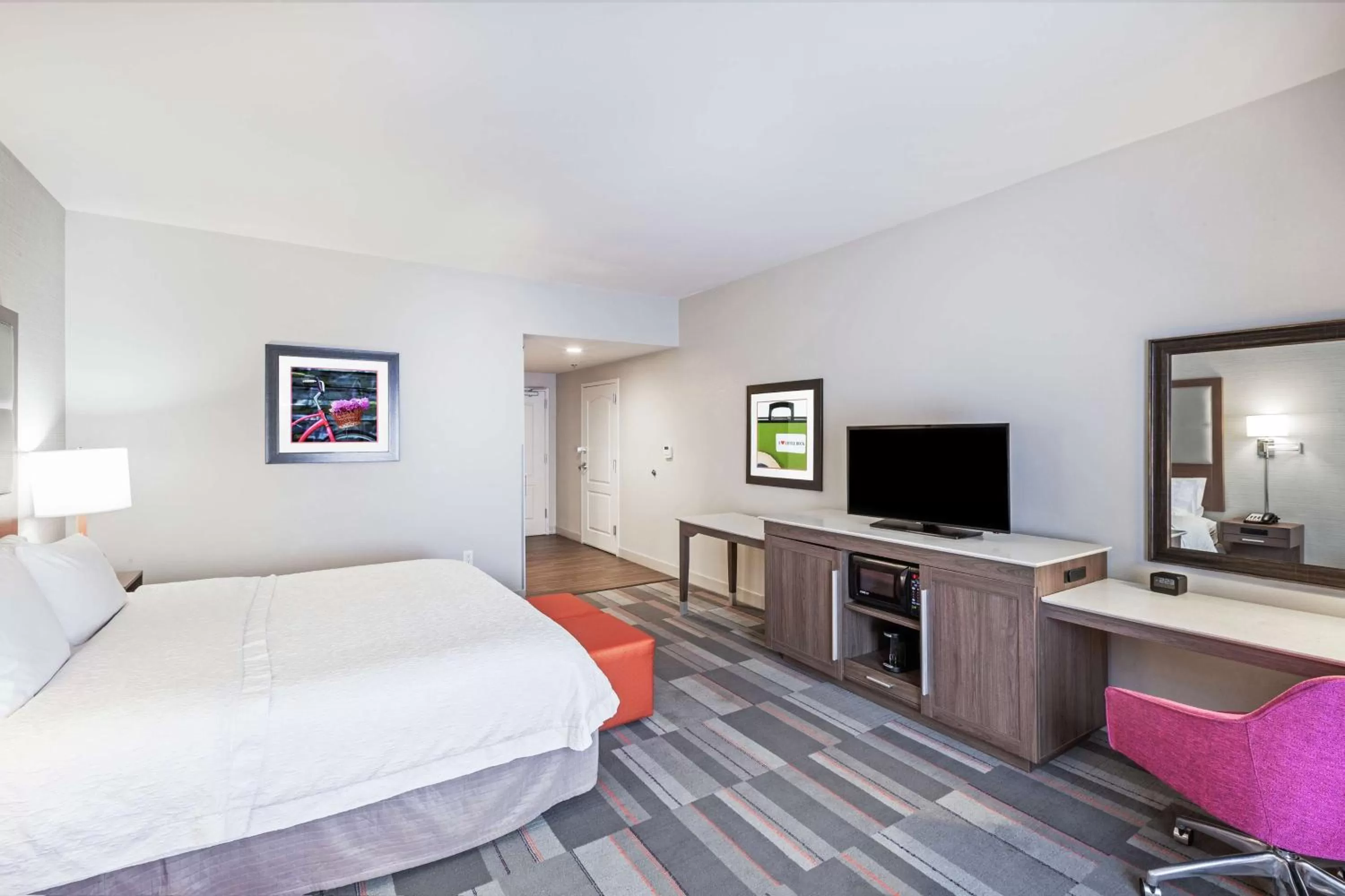 Bedroom, Bed in Hampton Inn North Little Rock McCain Mall, AR