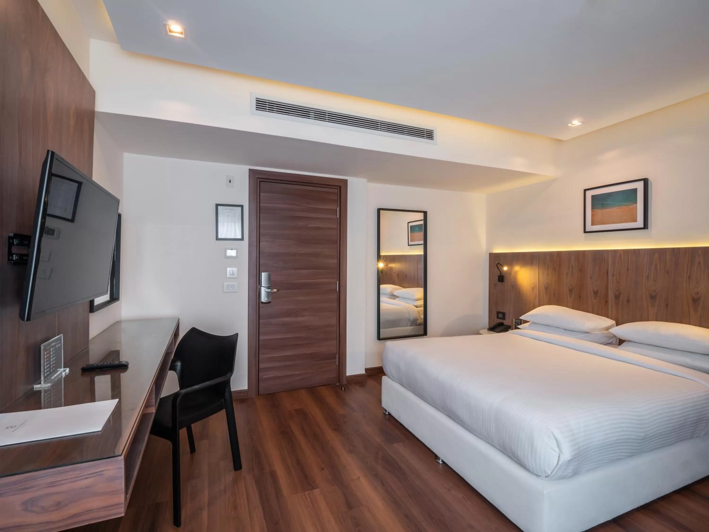 Photo of the whole room, Bed in The President Hotel Cairo