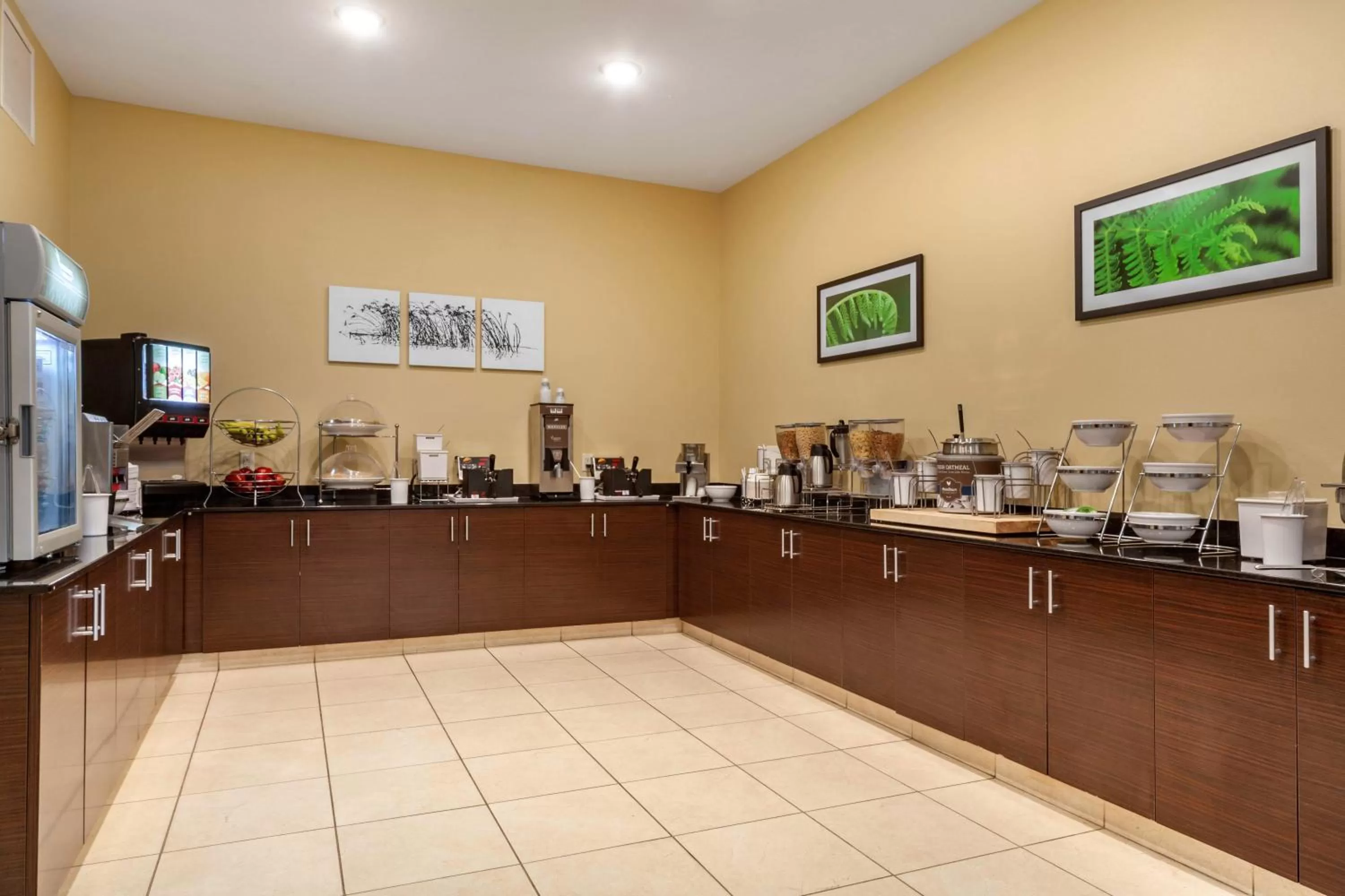 Buffet breakfast in MainStay Suites Lincoln University Area