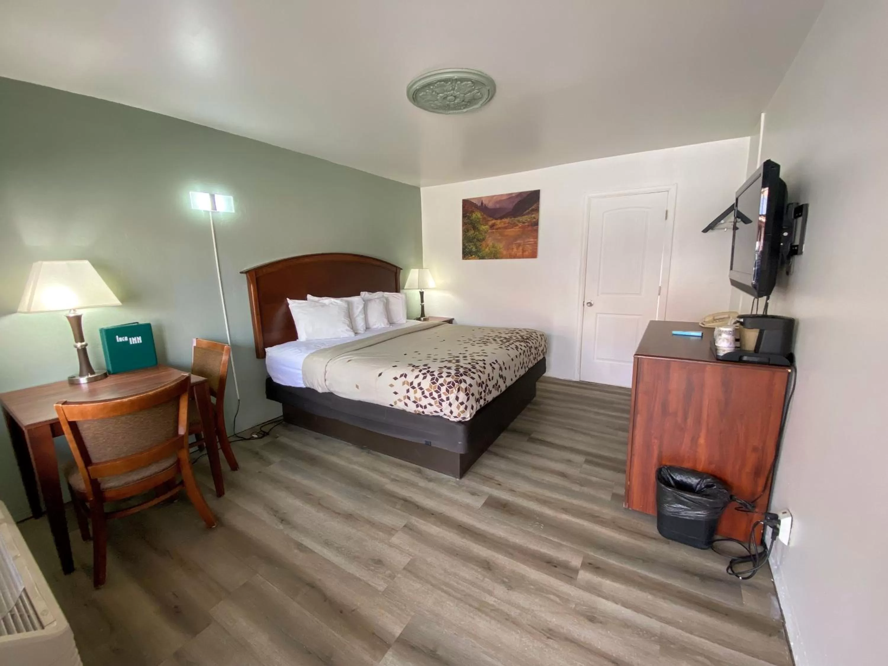 Bed in Inca Inn Moab