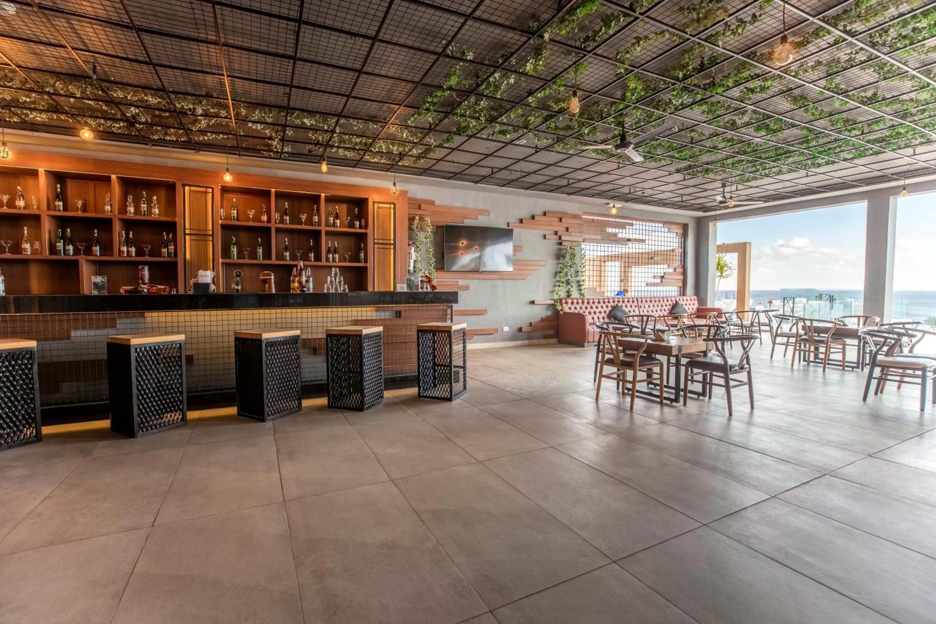 Lounge or bar in Sunrise Diamond Beach Resort -Grand Select