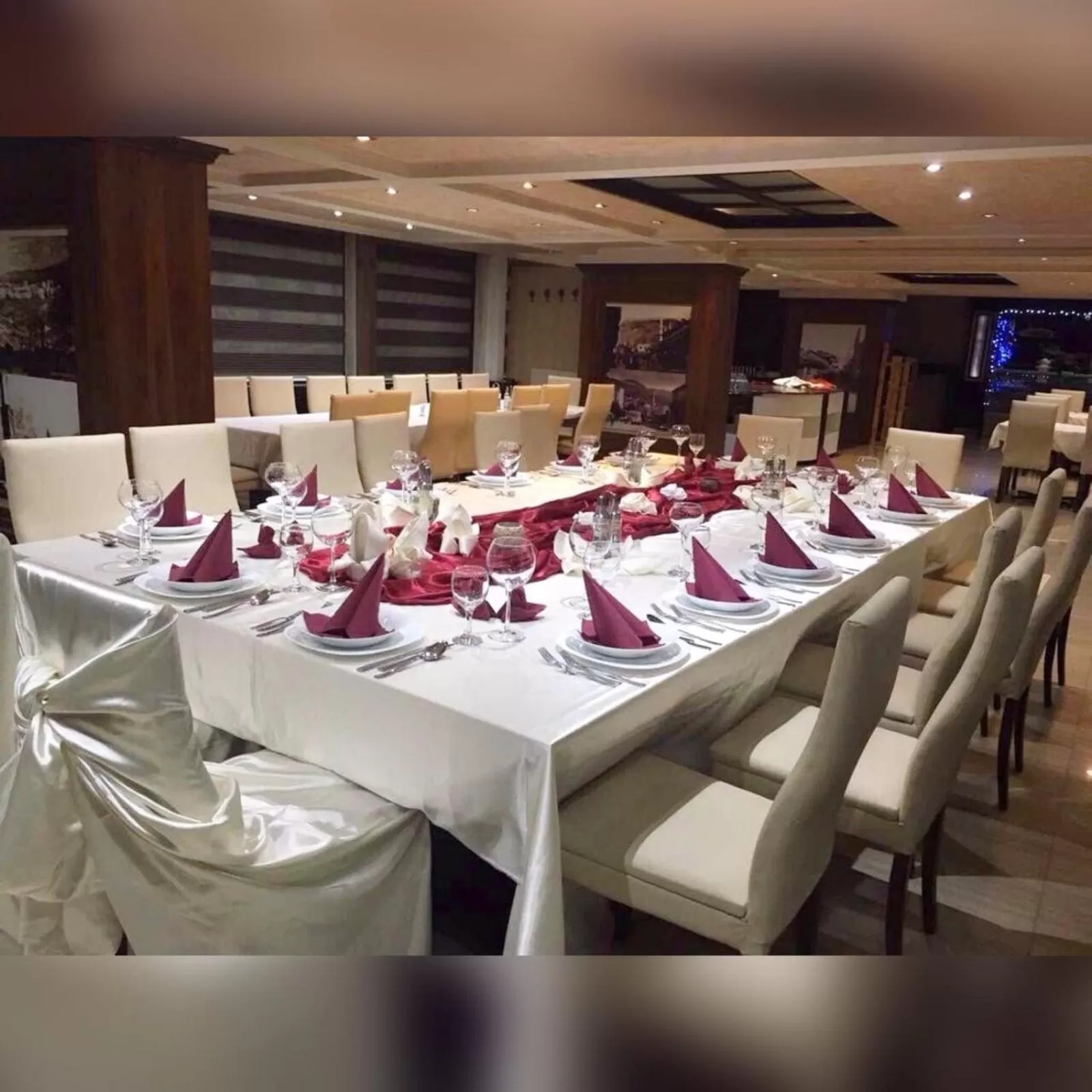 Restaurant/places to eat in Theranda Hotel