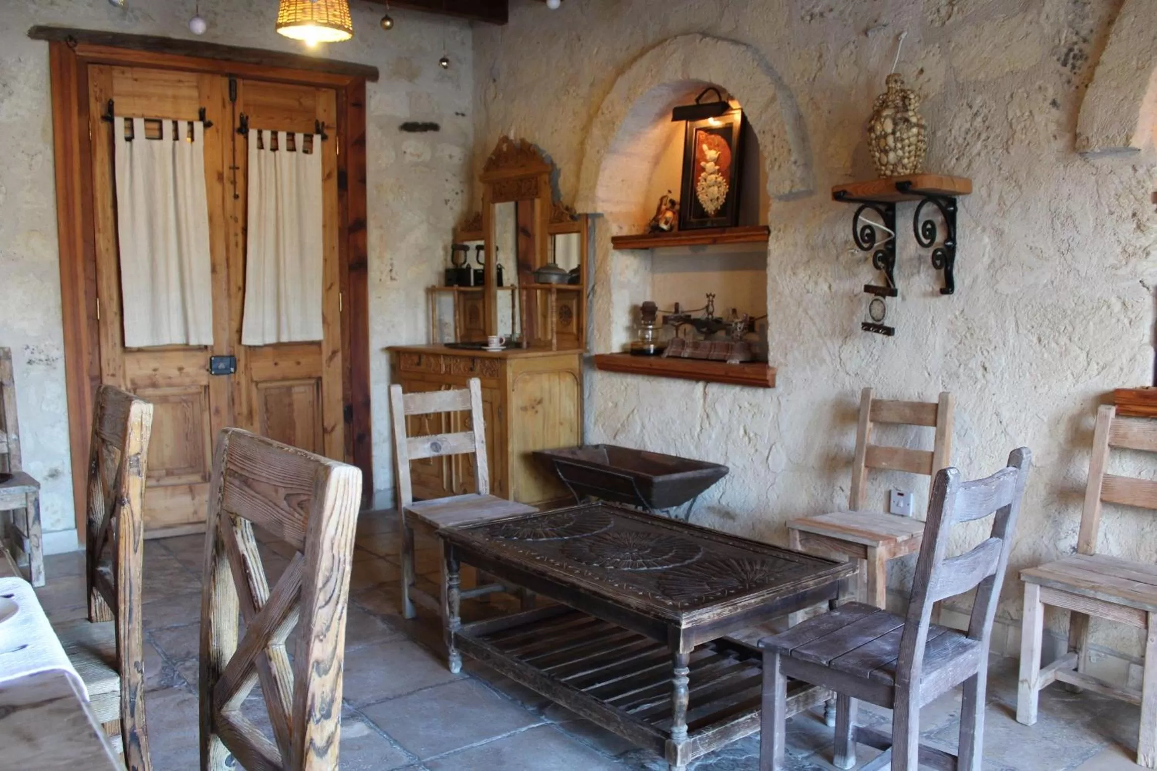 Restaurant/places to eat in Kemerli Konak Boutique Hotel