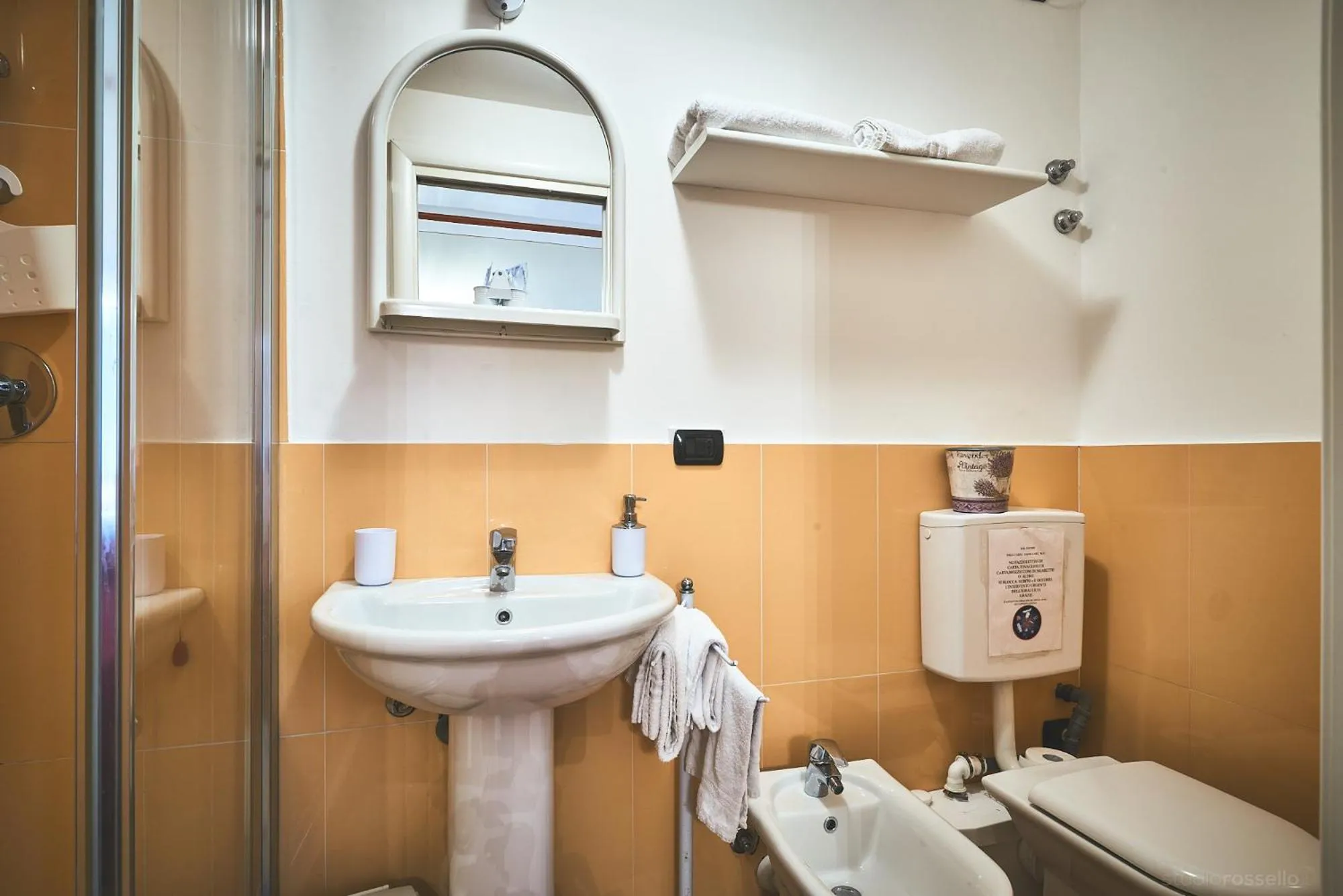 Bathroom in Affittacamere San Teodoro