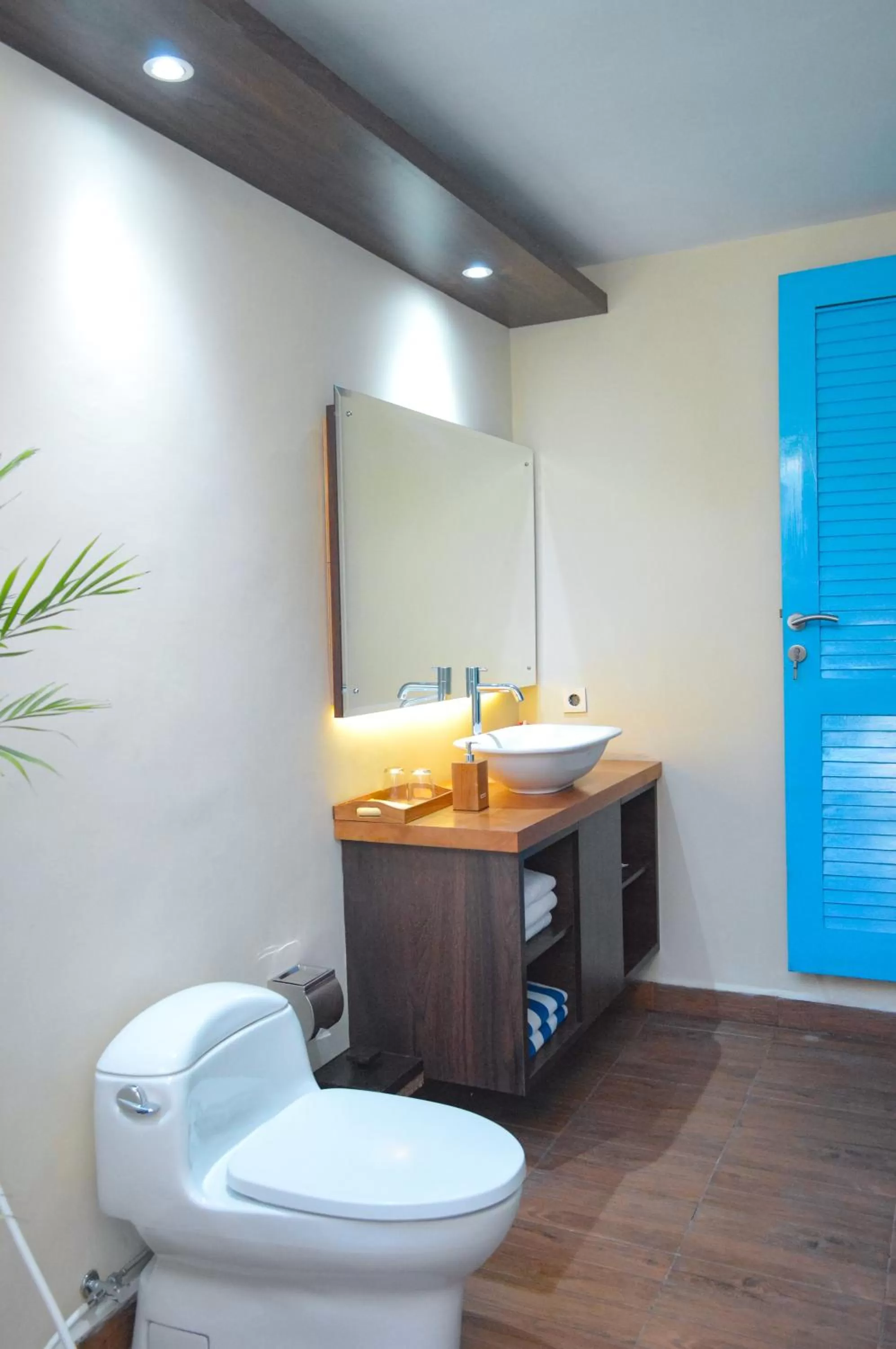 Toilet in The MG Villa & SPA