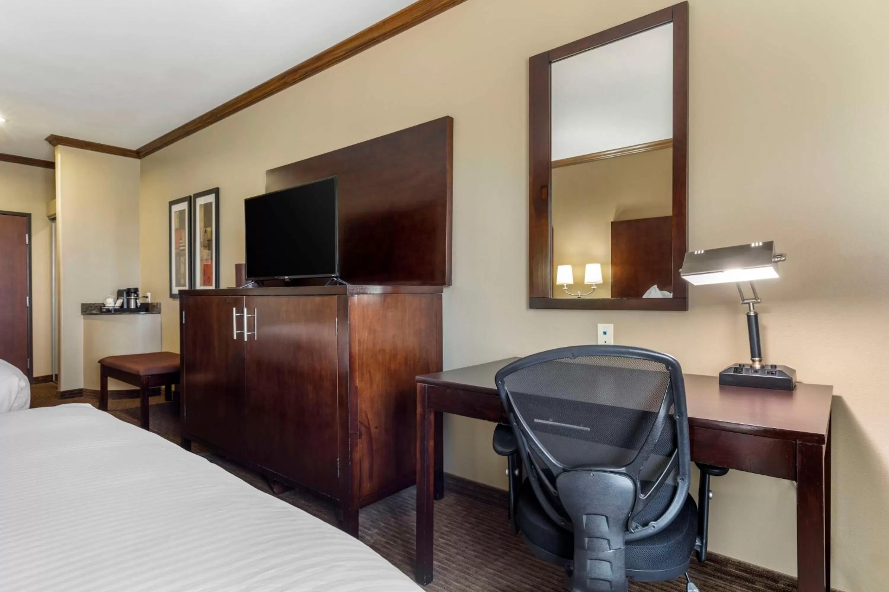 Bedroom, Bed in Best Western Plus Texoma Hotel & Suites
