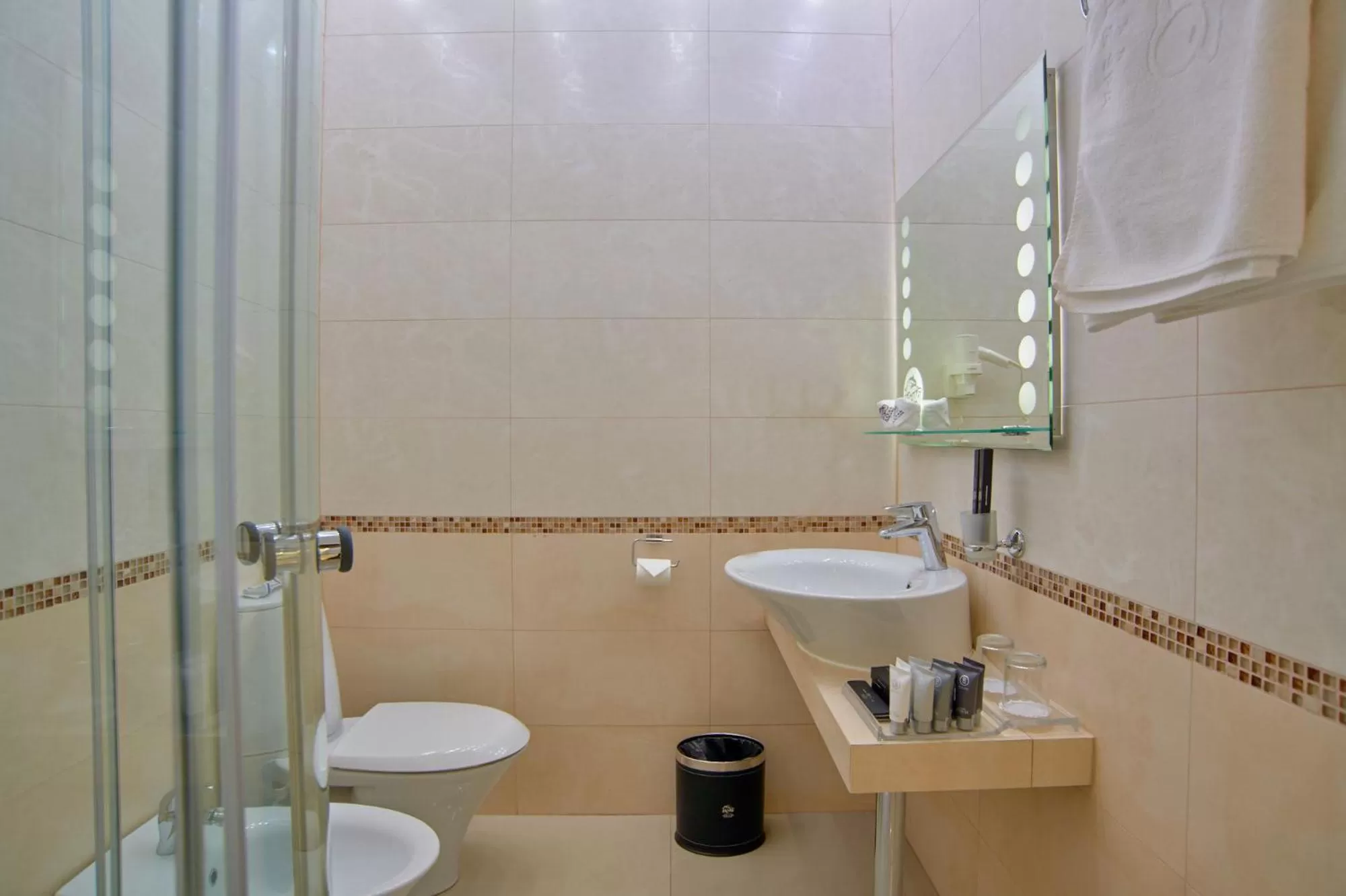 Shower, Bathroom in Hotel & Spa NEMO with dolphins