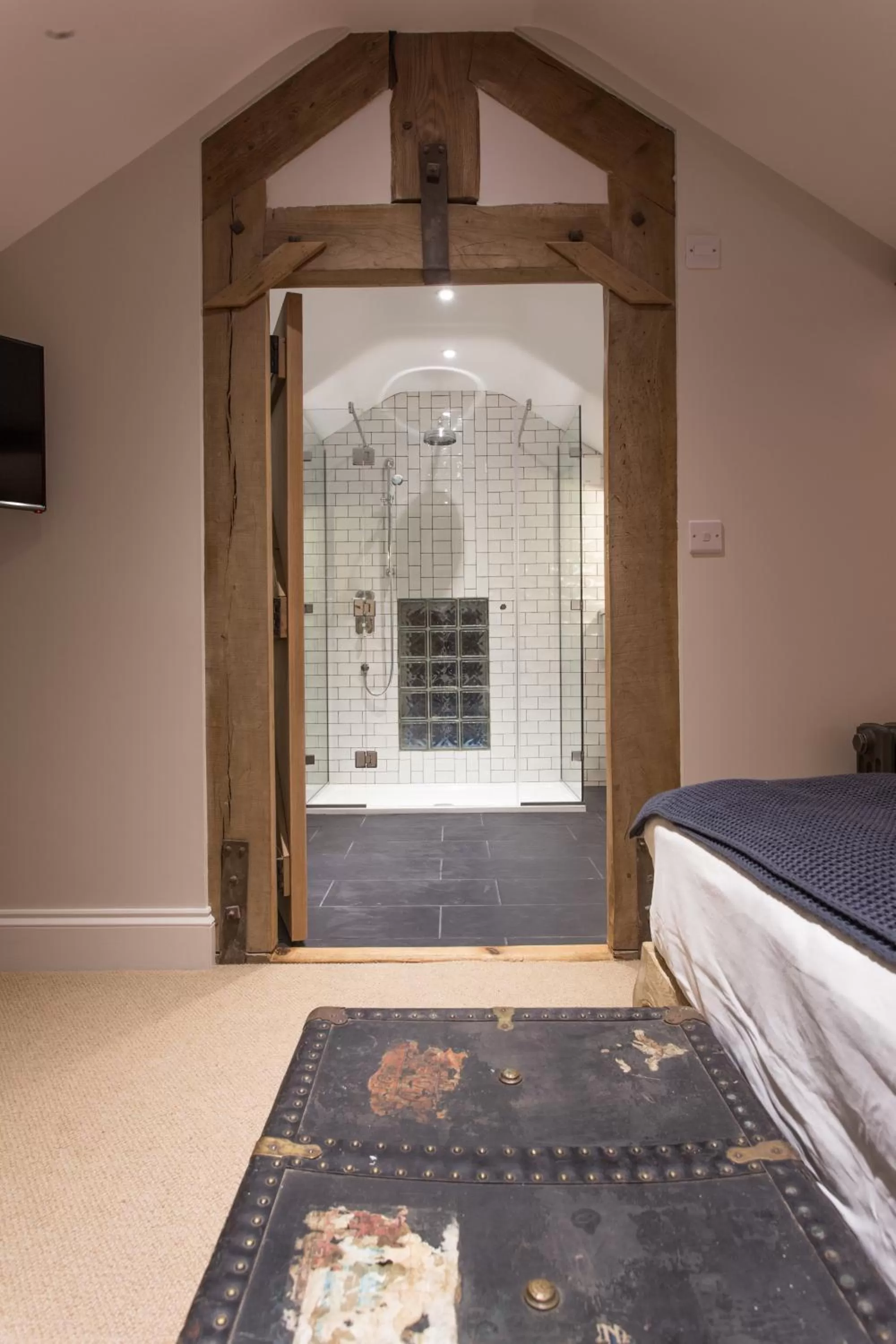 Decorative detail, Bed in The Redan Inn