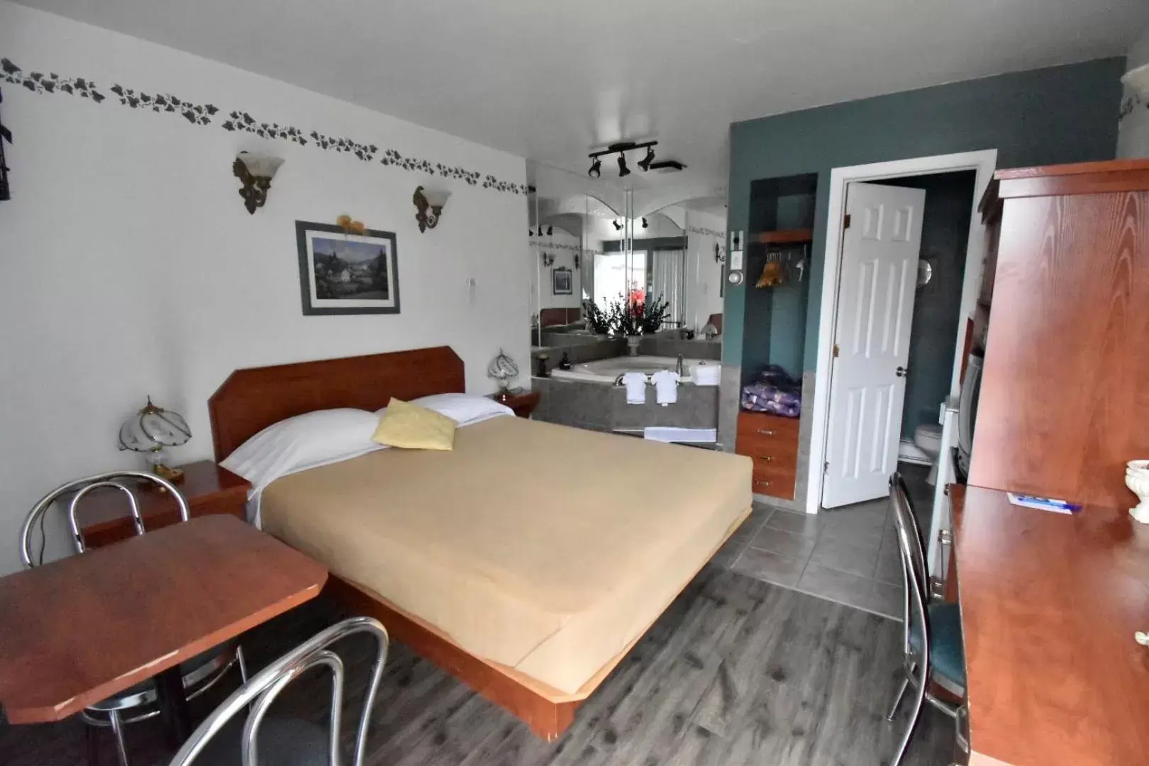 Queen Room with Spa Bath in Motel ANF Queen Room with Spa Bath in Motel ANF