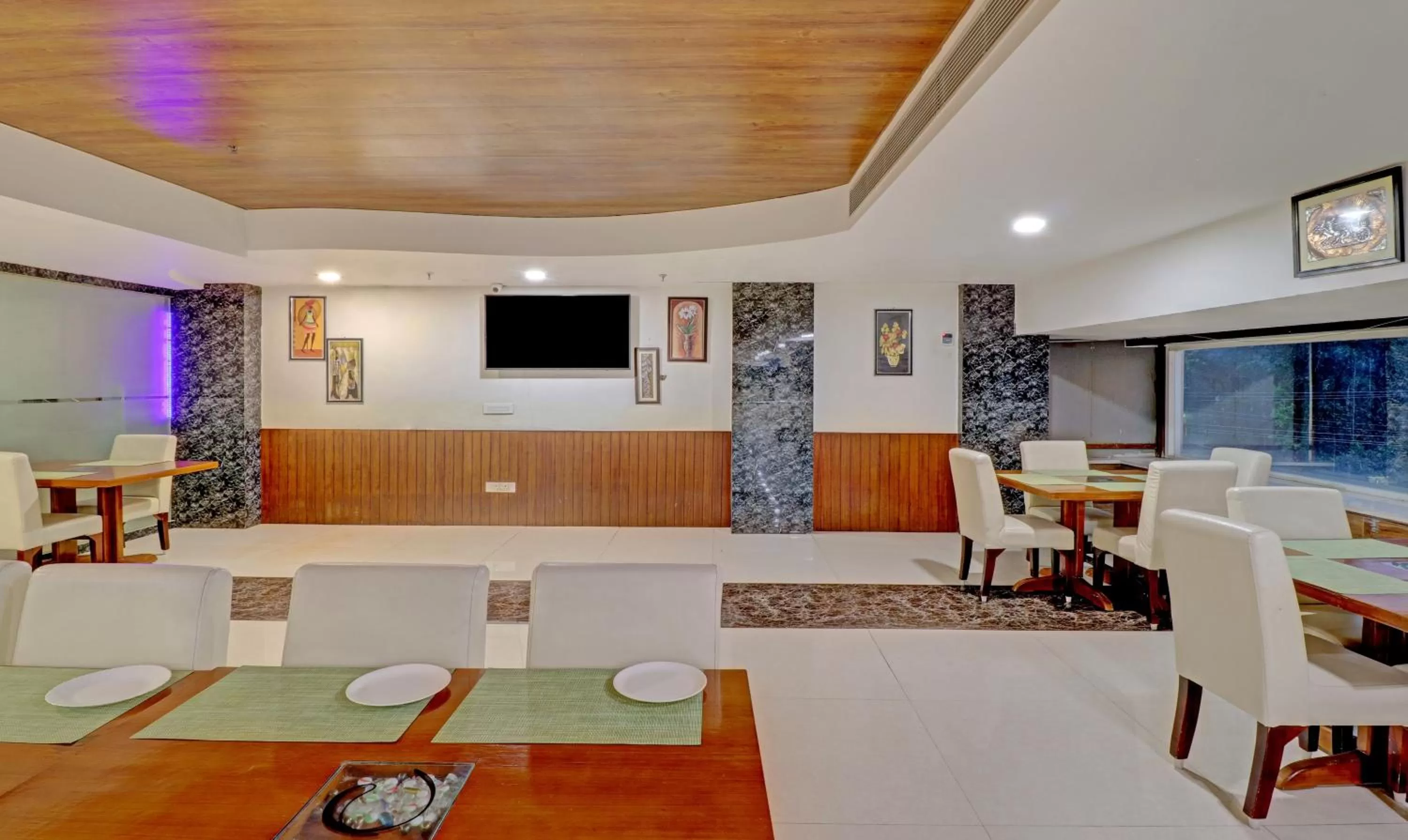 Restaurant/places to eat in Treebo Premium Pearl Avenue Banquets And Lawn