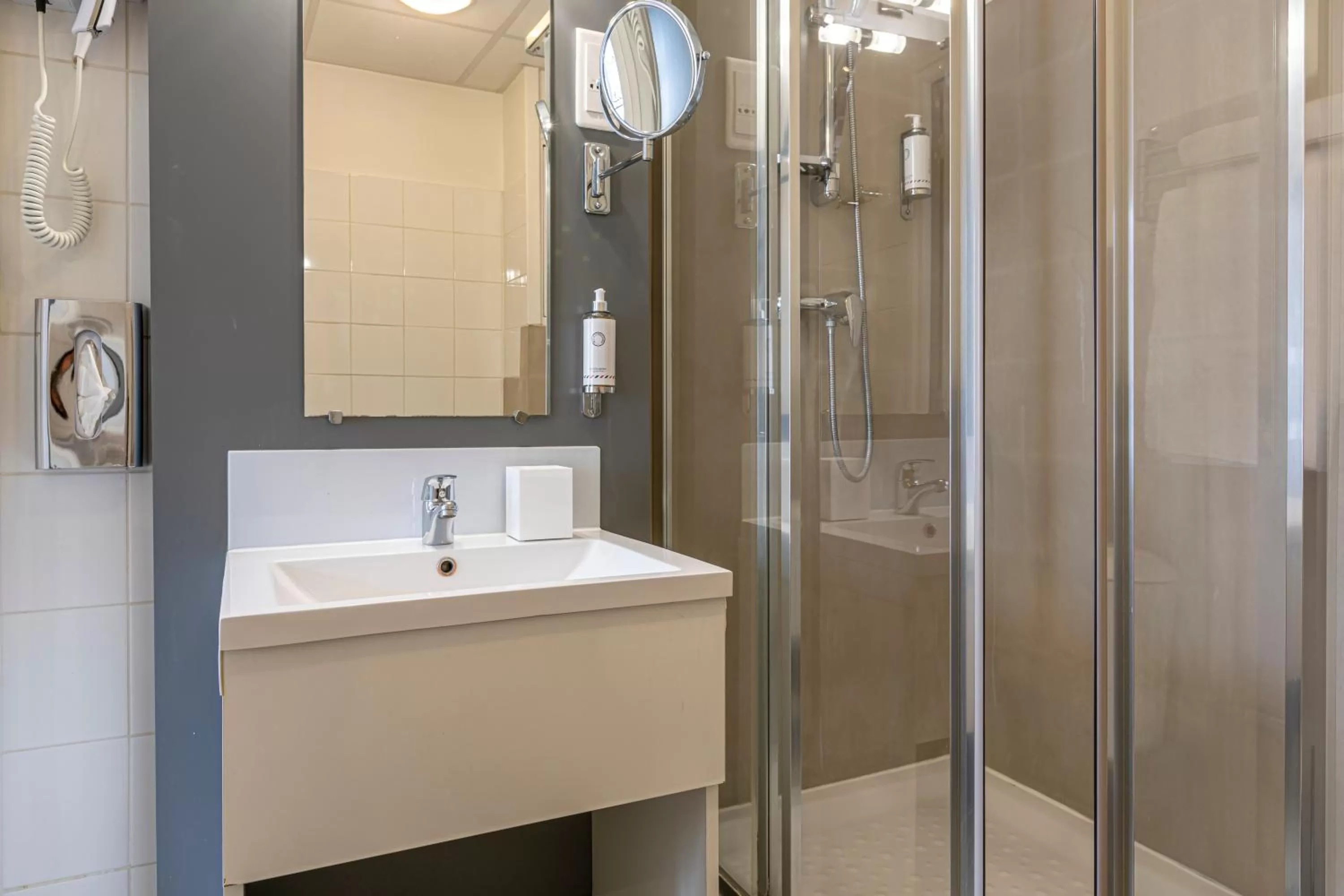 Bathroom in Splendid Hôtel