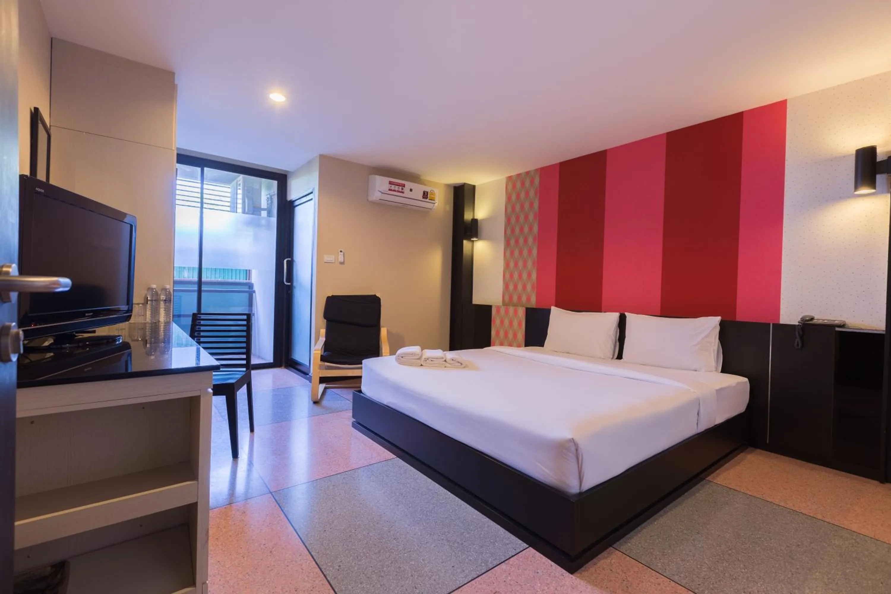 Bedroom, Bed in Pen Ta Hug Hotel