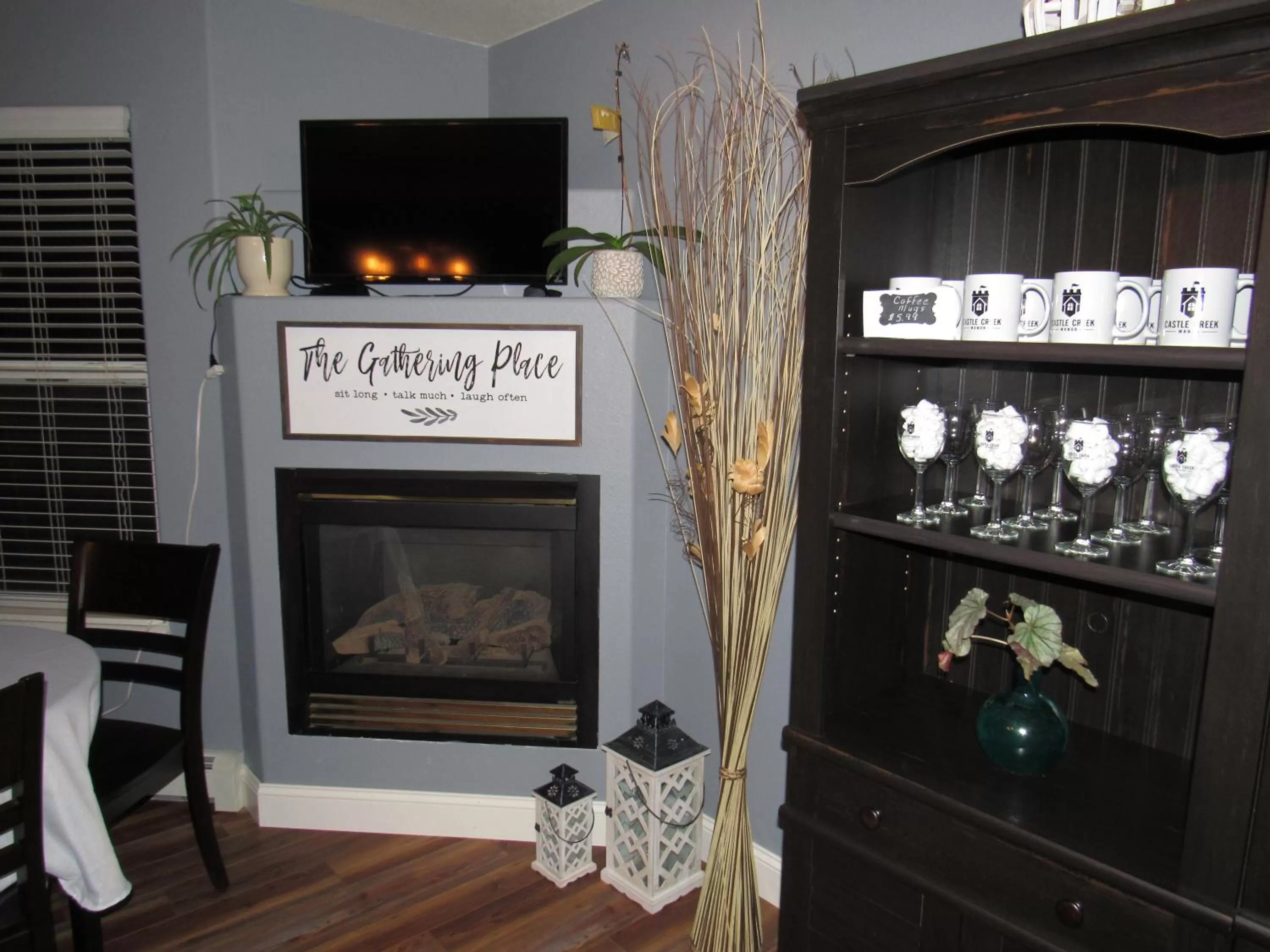 Dining area in Castle Creek Manor