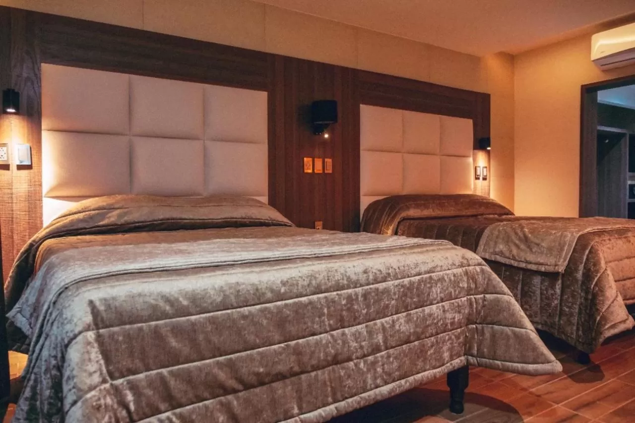 Photo of the whole room, Bed in KAVIA MEOQUI HOTEL & SUITES