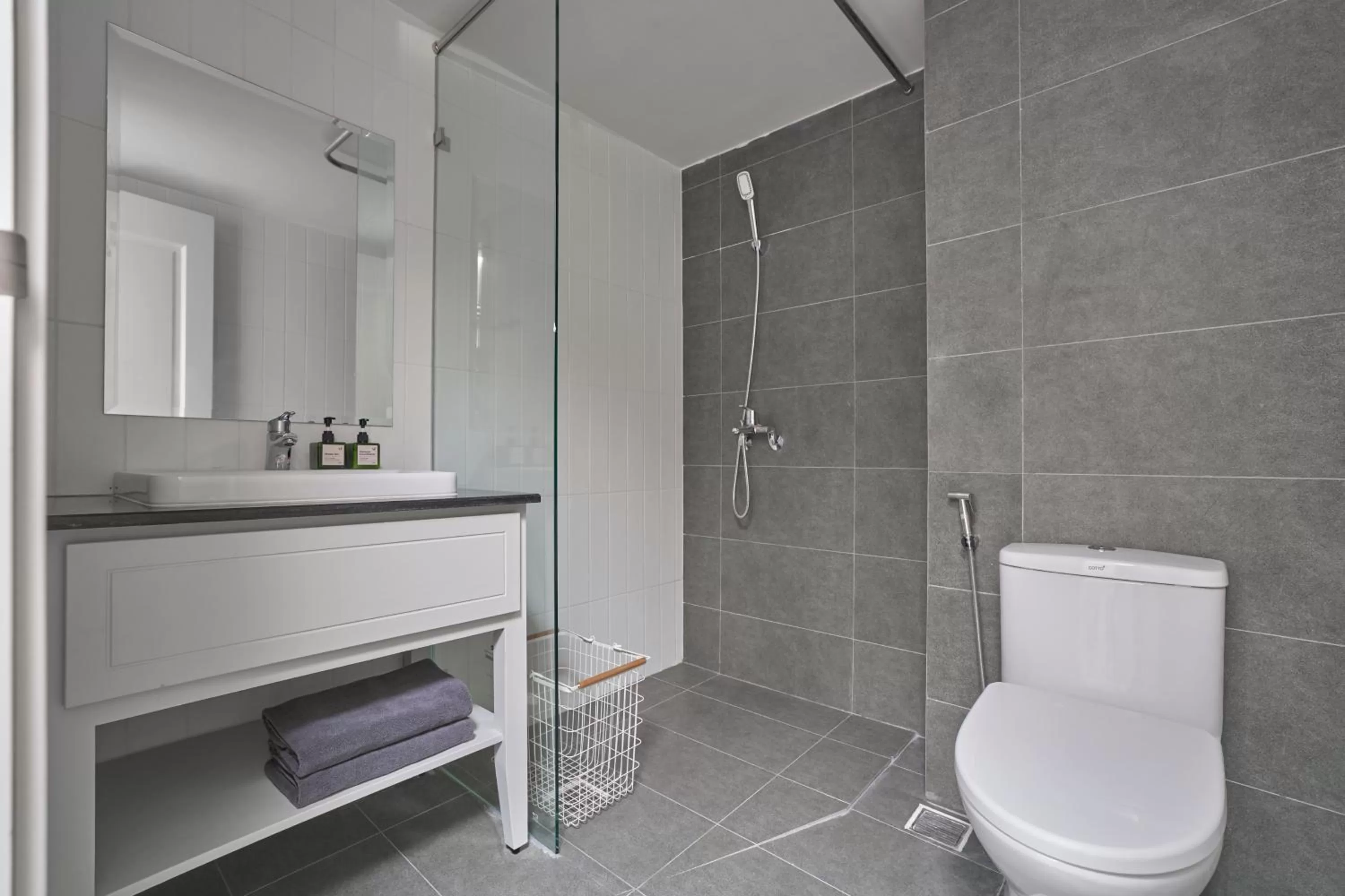 Shower in M Village Living Cửu Long