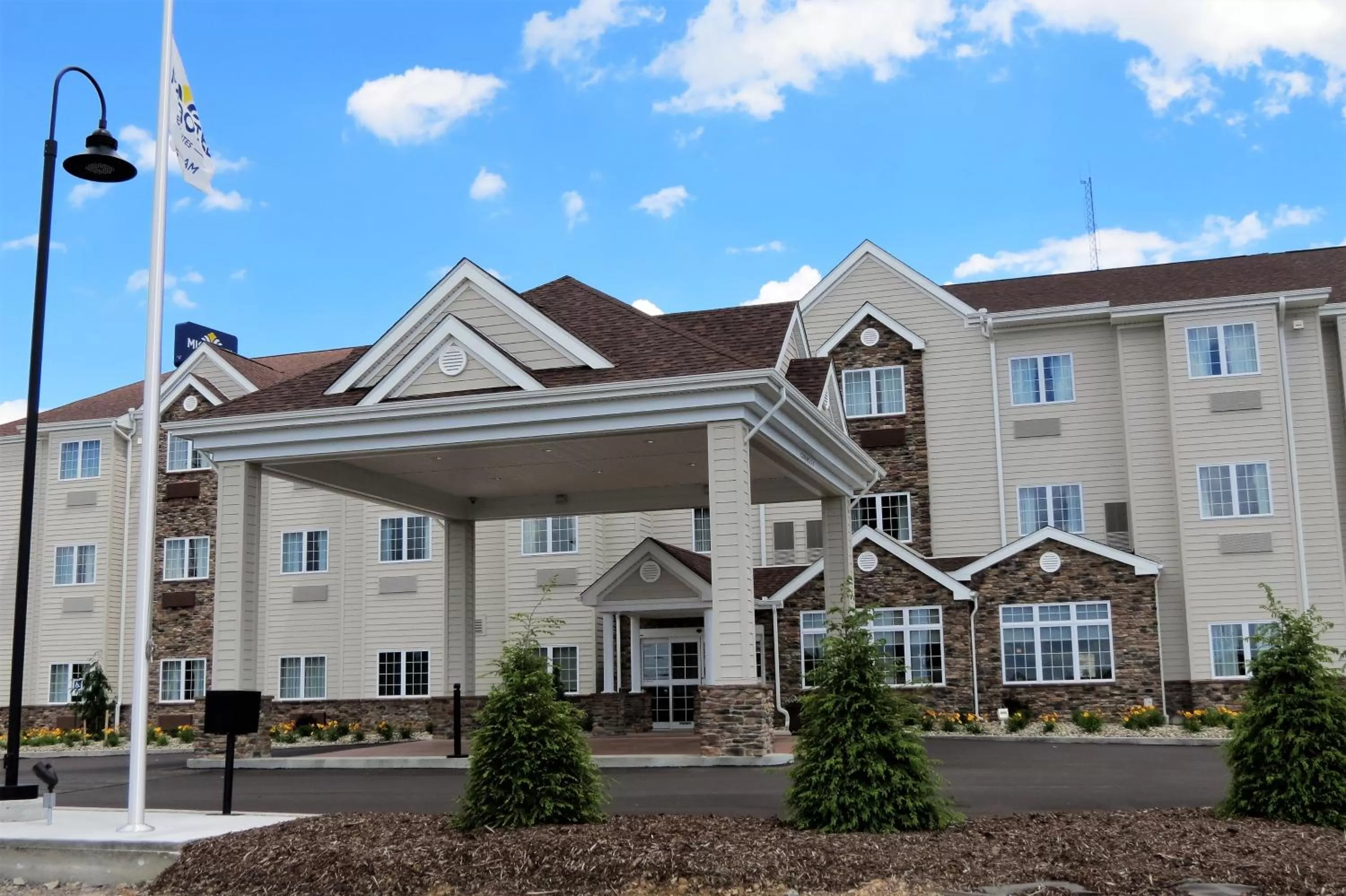 Facade/entrance in Microtel Inn & Suites by Wyndham Clarion