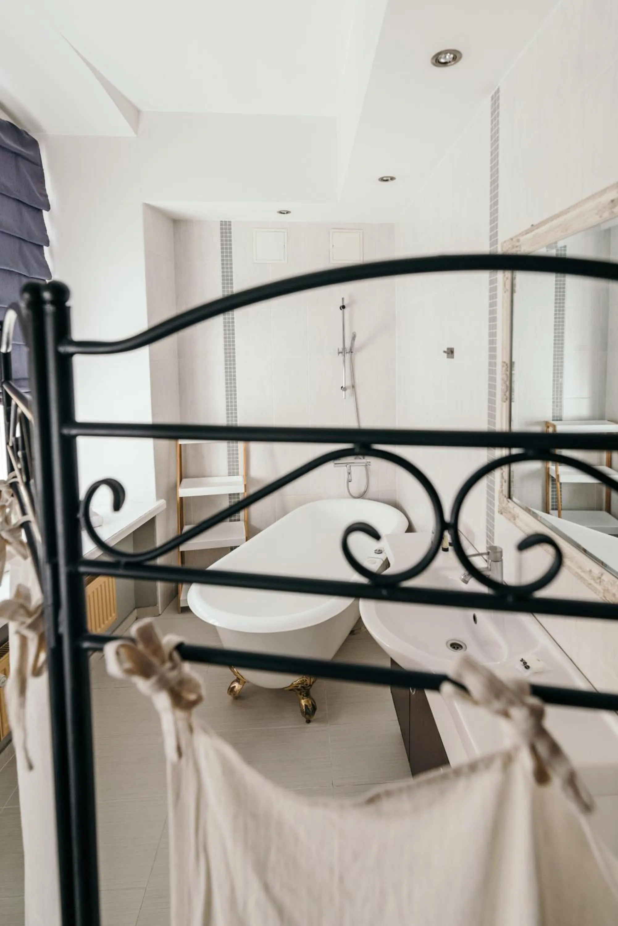 Bathroom, Bed in Merchants House Hotel