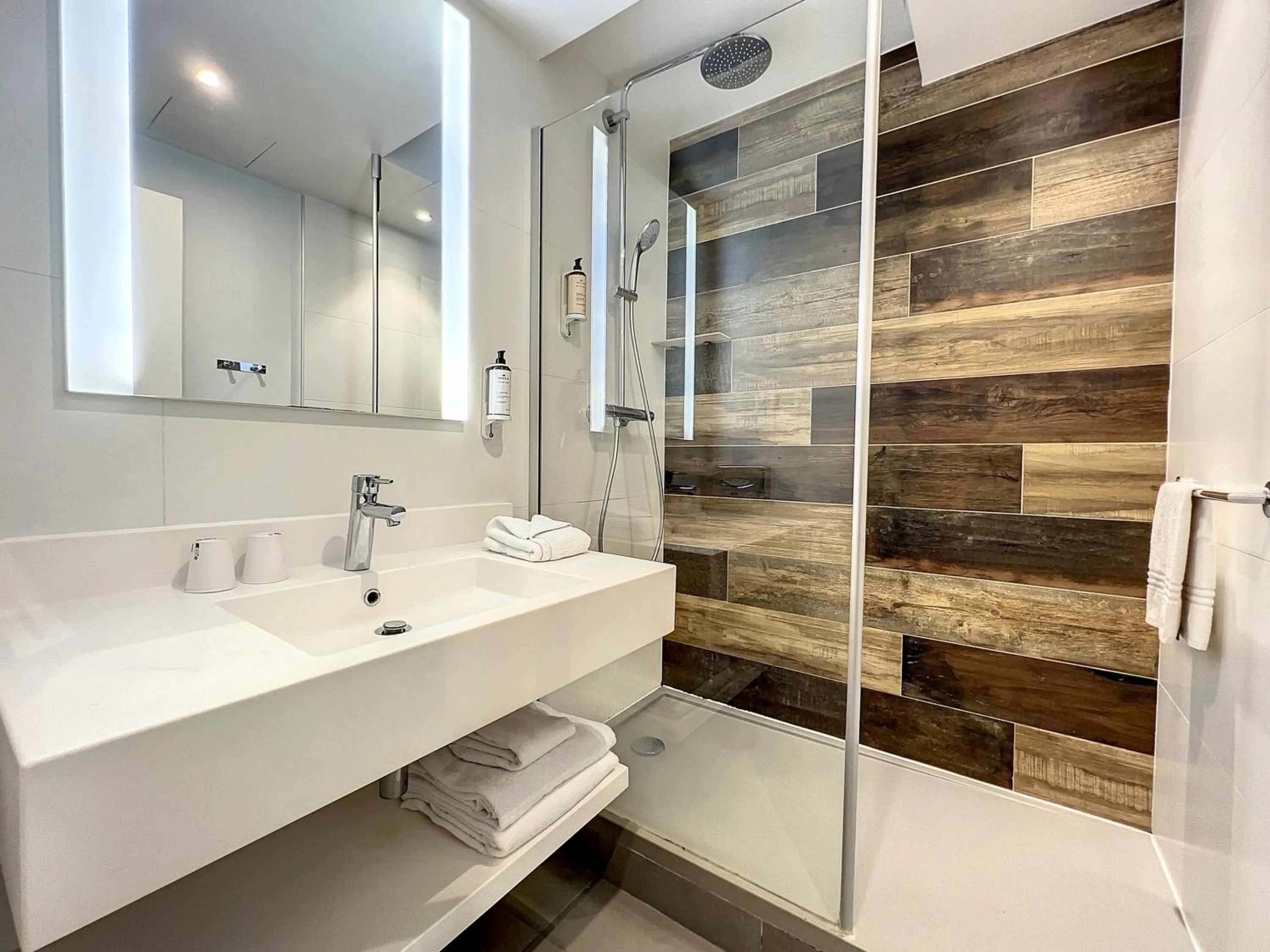 Bathroom in Mercure Antibes Sophia Antipolis