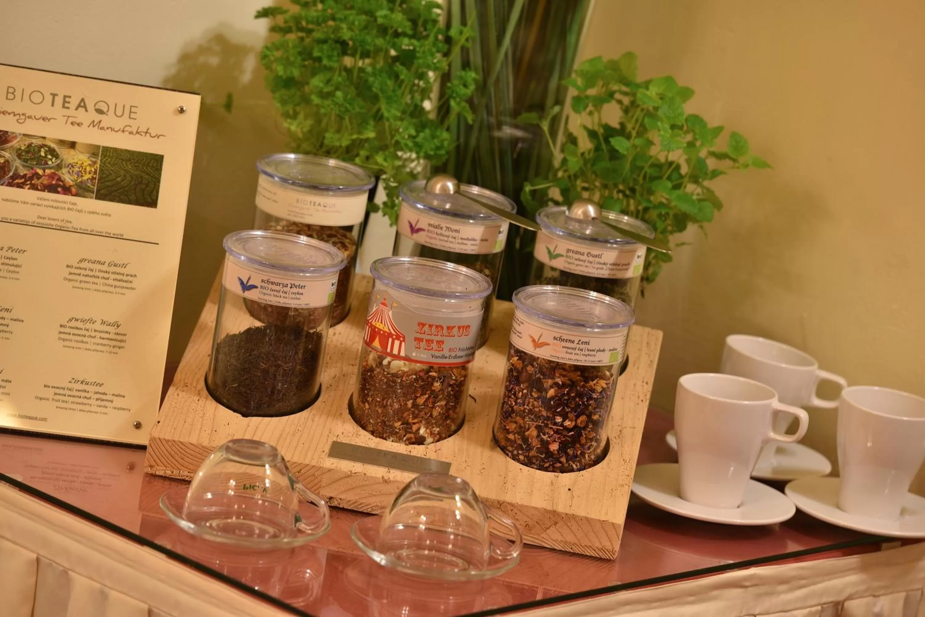 Restaurant/places to eat in Hotel Angelis