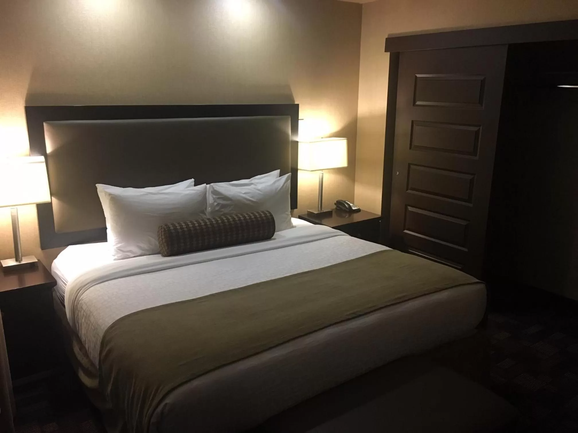 Bedroom, Bed in Best Western PLUS Fox Creek