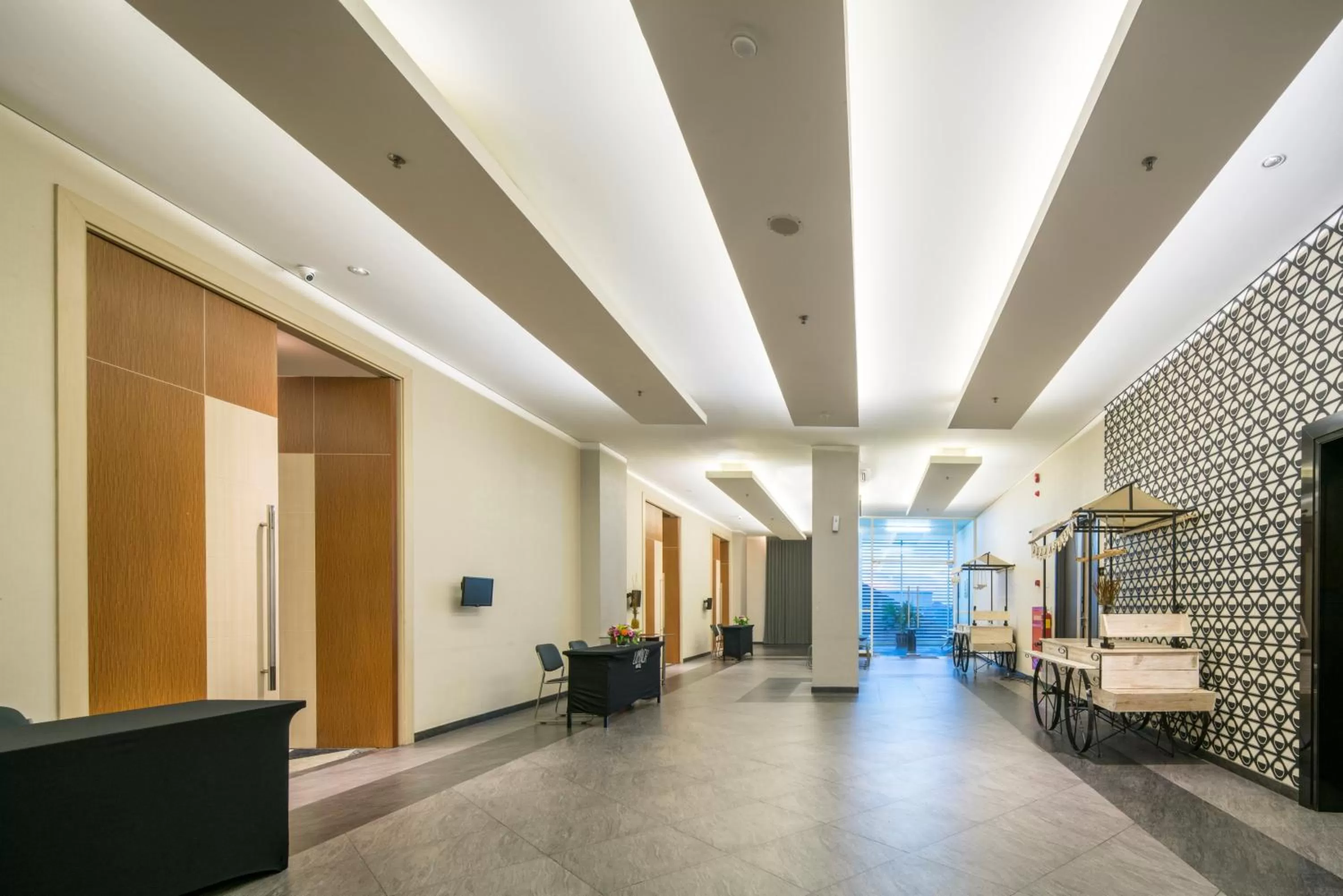 Property building in Luminor Hotel Jemursari By WH with The Best Breakfast in Town and Located Near Surabaya Industrial Estate Rungkut SIER