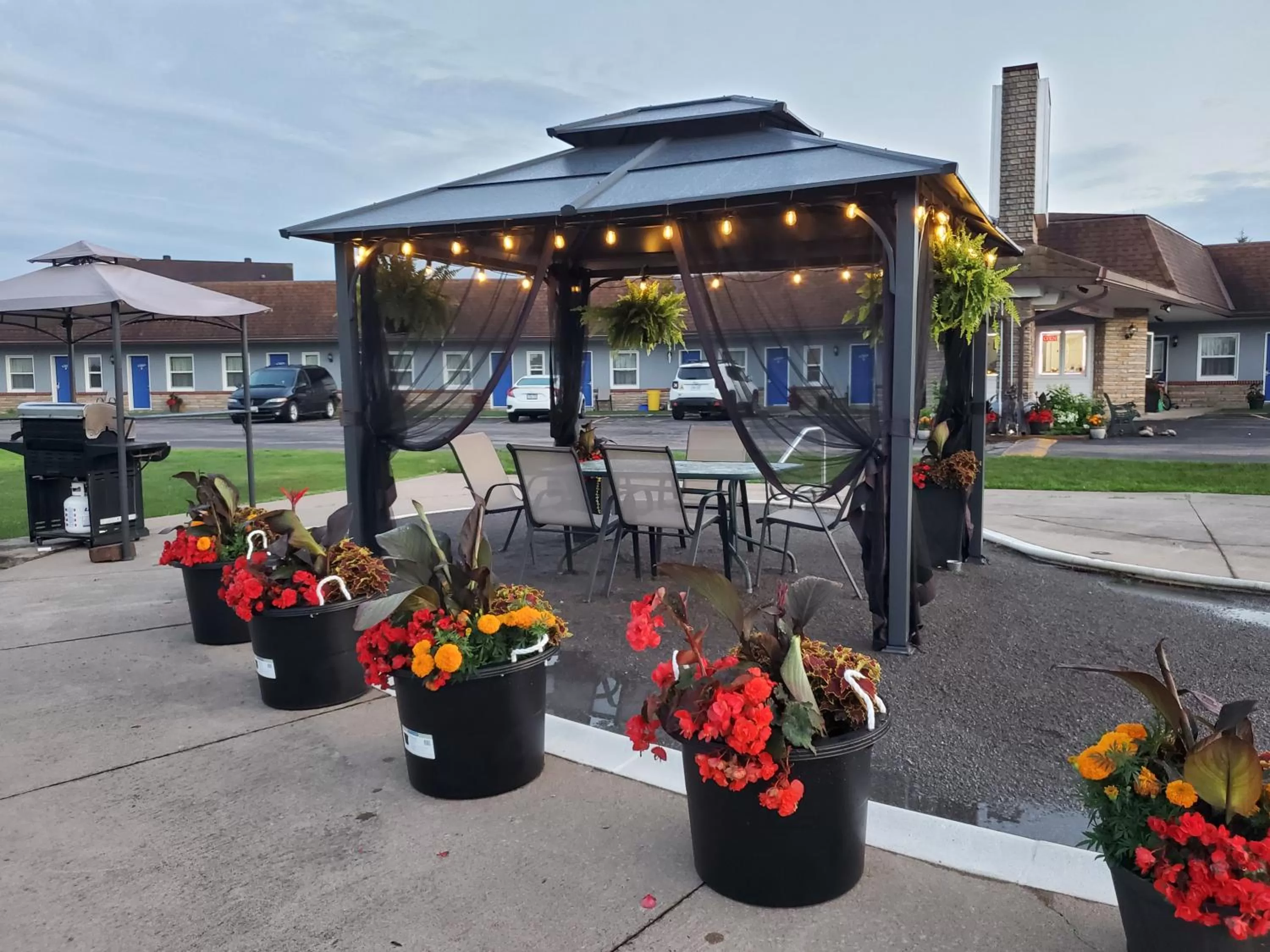 Property building in Knights Inn Colonial Fireside Inn