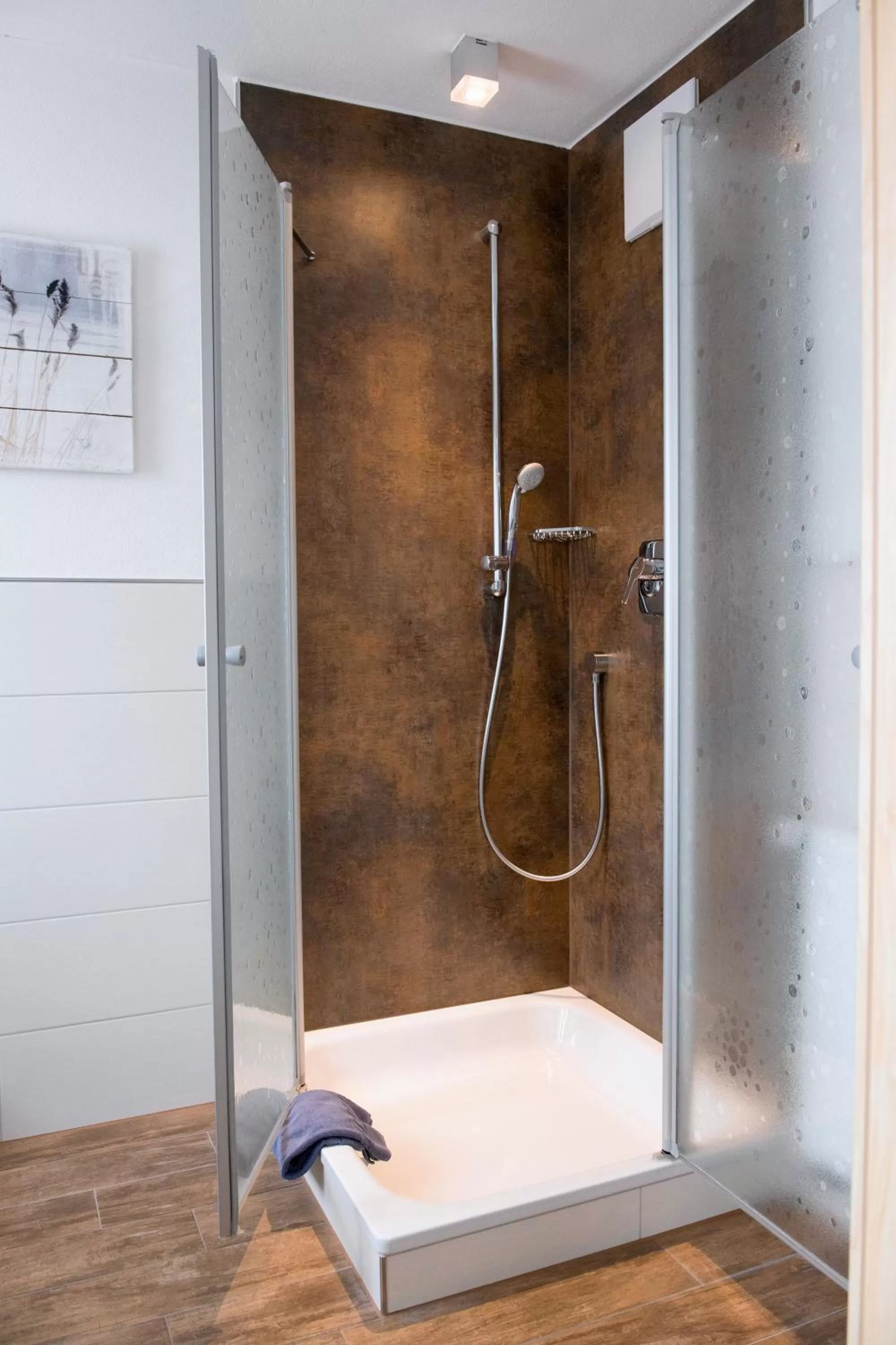 Shower, Bathroom in Hotel garni Hopfengold