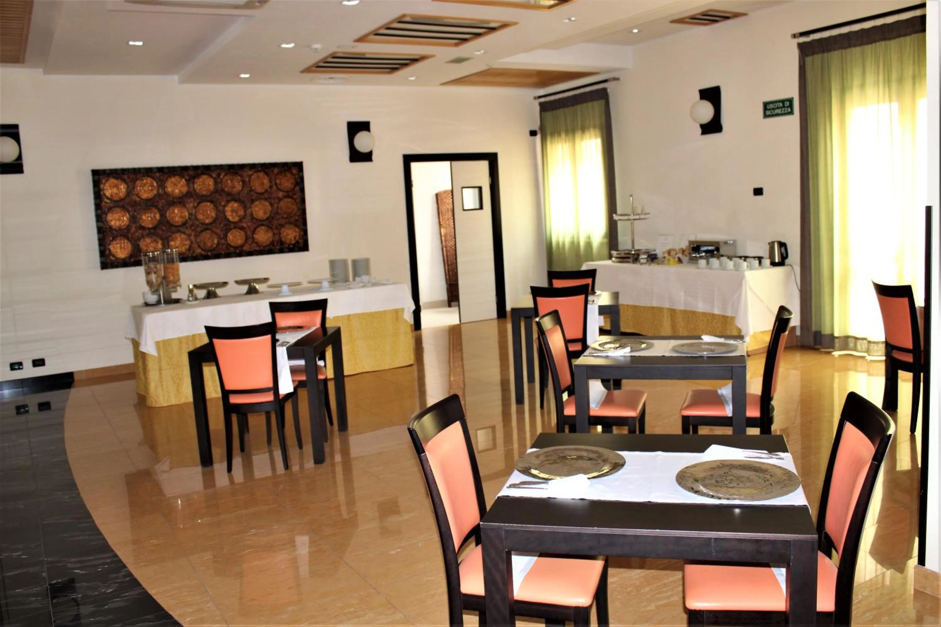 Restaurant/places to eat in Cerri Hotel