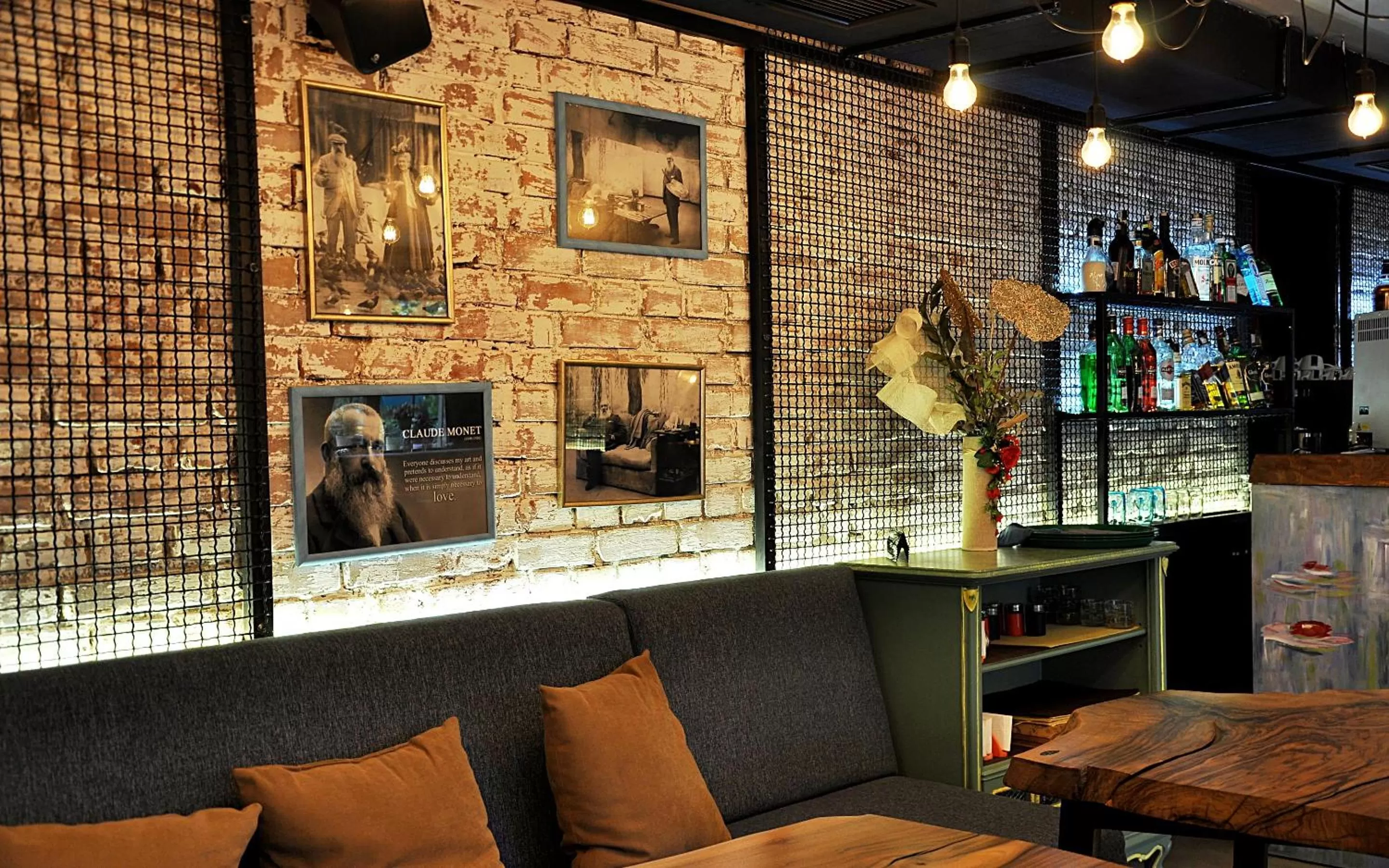 Decorative detail in Art Hotel Claude Monet