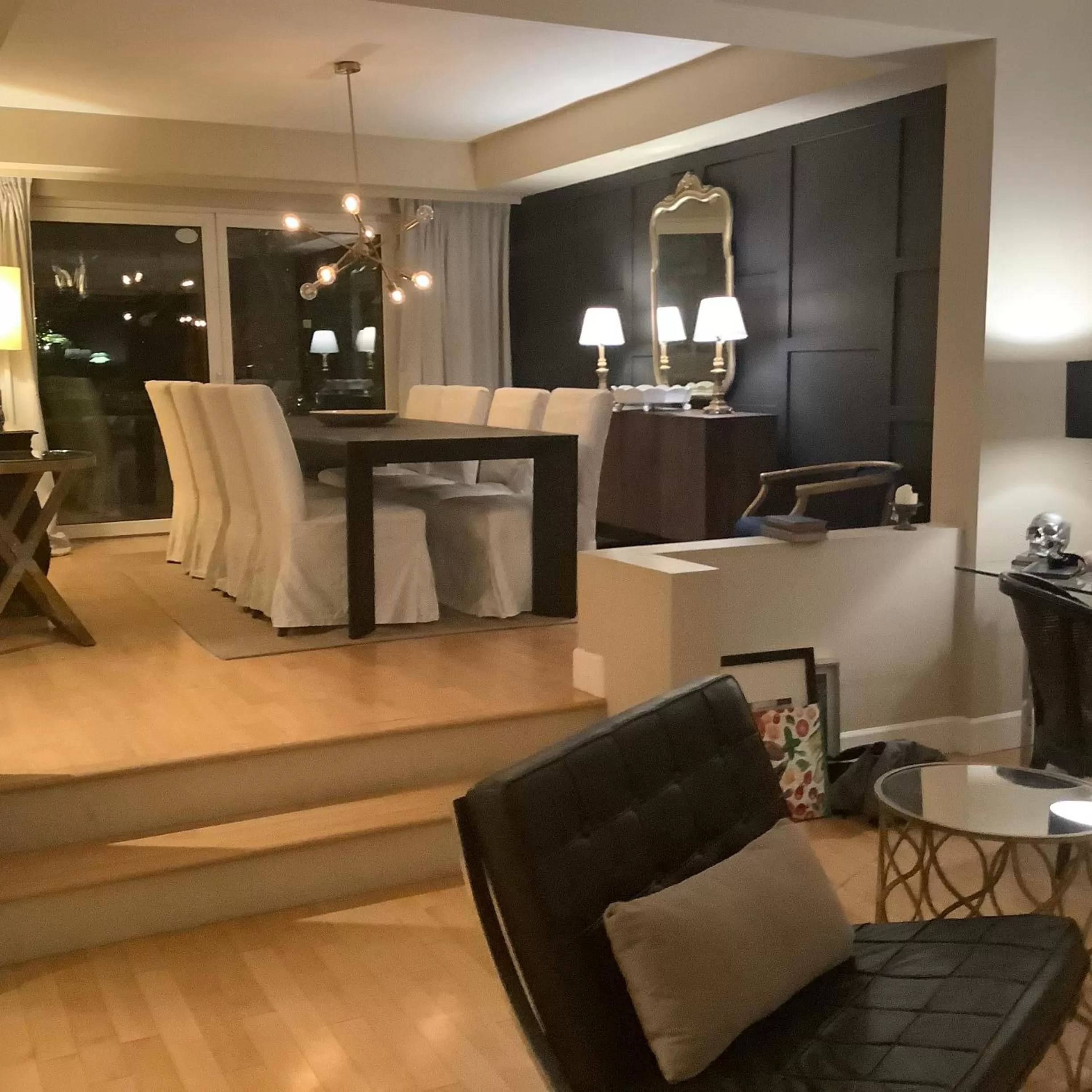 Dining area, Lobby/Reception in Suite Smart Vancouver