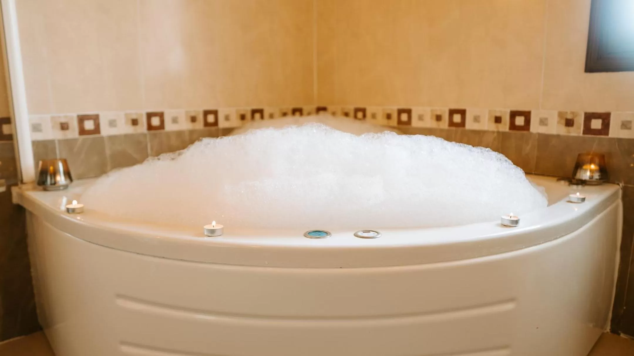 Hot Tub in Hospedería Ballesteros