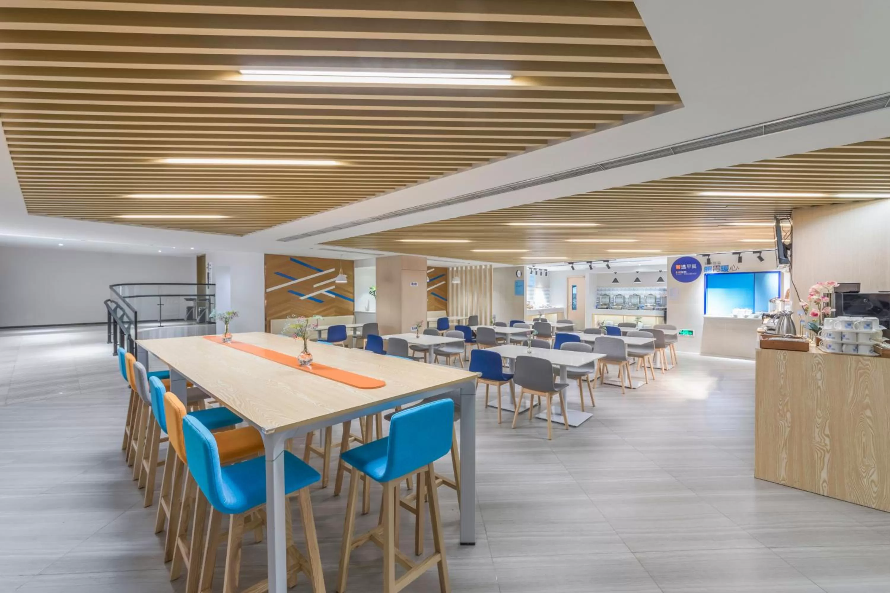 Restaurant/places to eat in Holiday Inn Express Shanghai Gubei by IHG