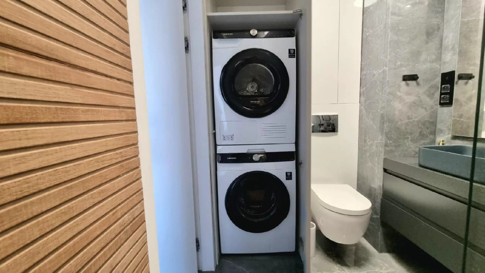 Toilet, Bathroom in NOOK NOOK Apartments Bytkowska 103