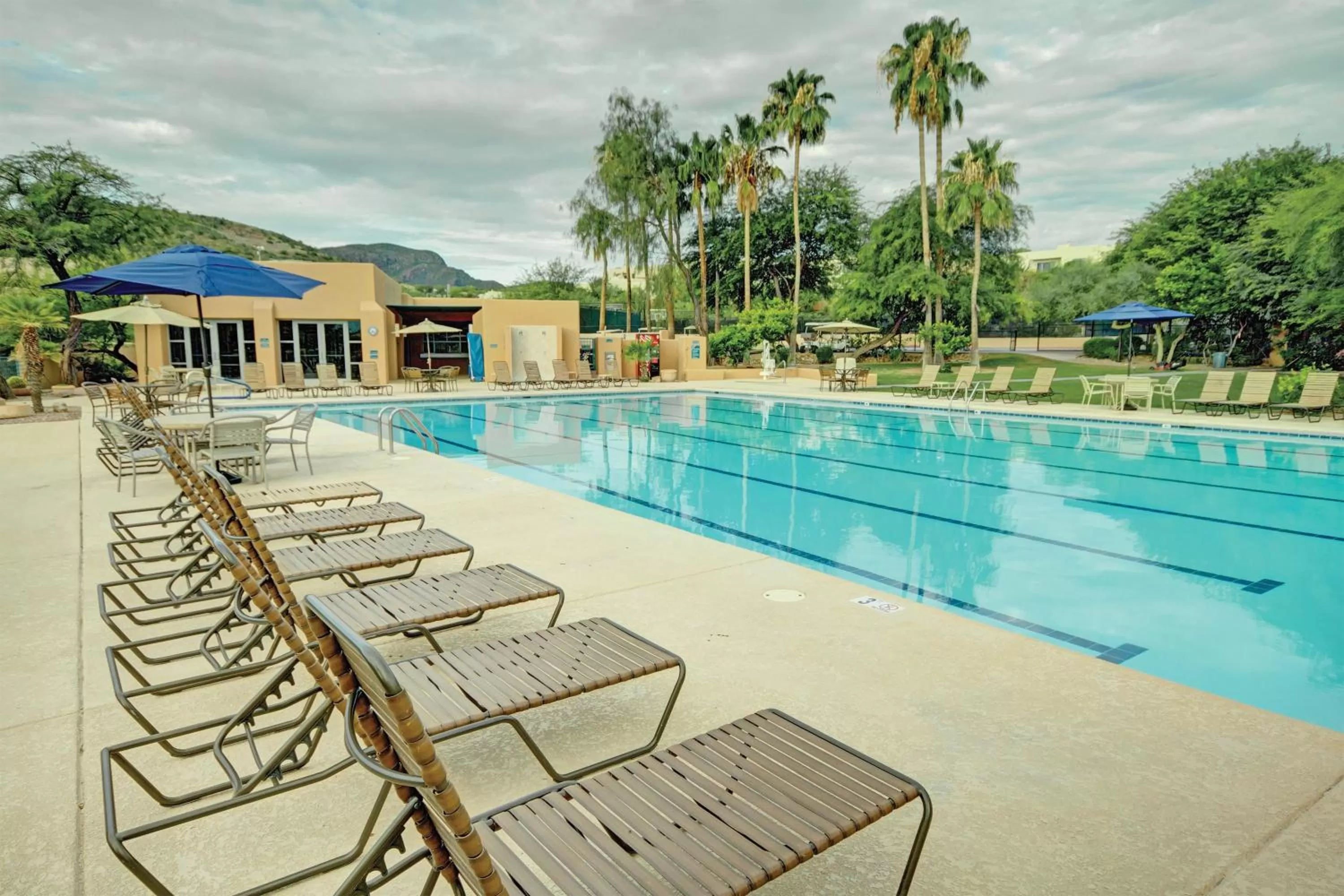 Swimming pool in Starr Pass Golf Suites