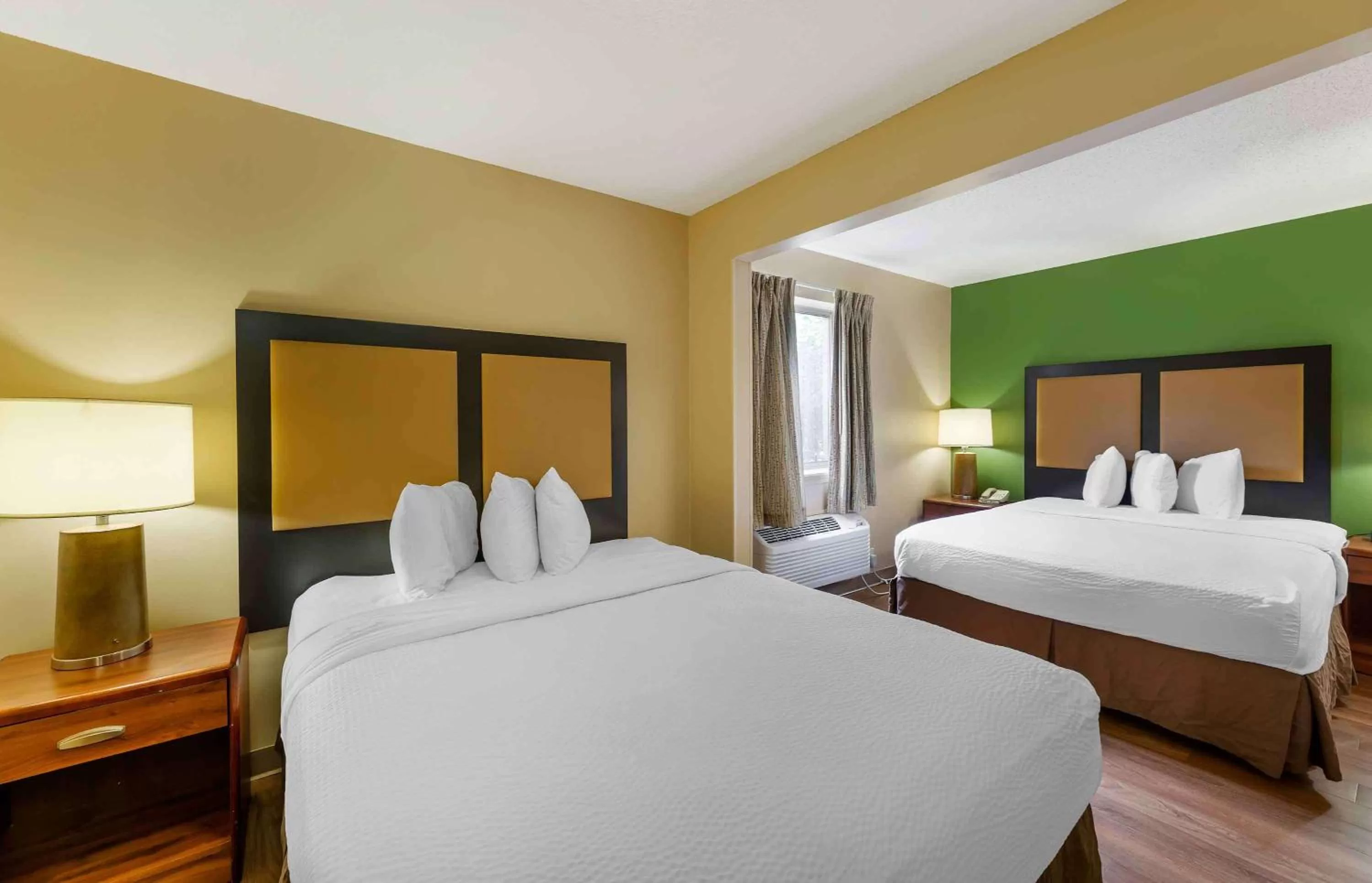 Bedroom, Bed in Extended Stay America Suites - Cleveland - Great Northern Mall