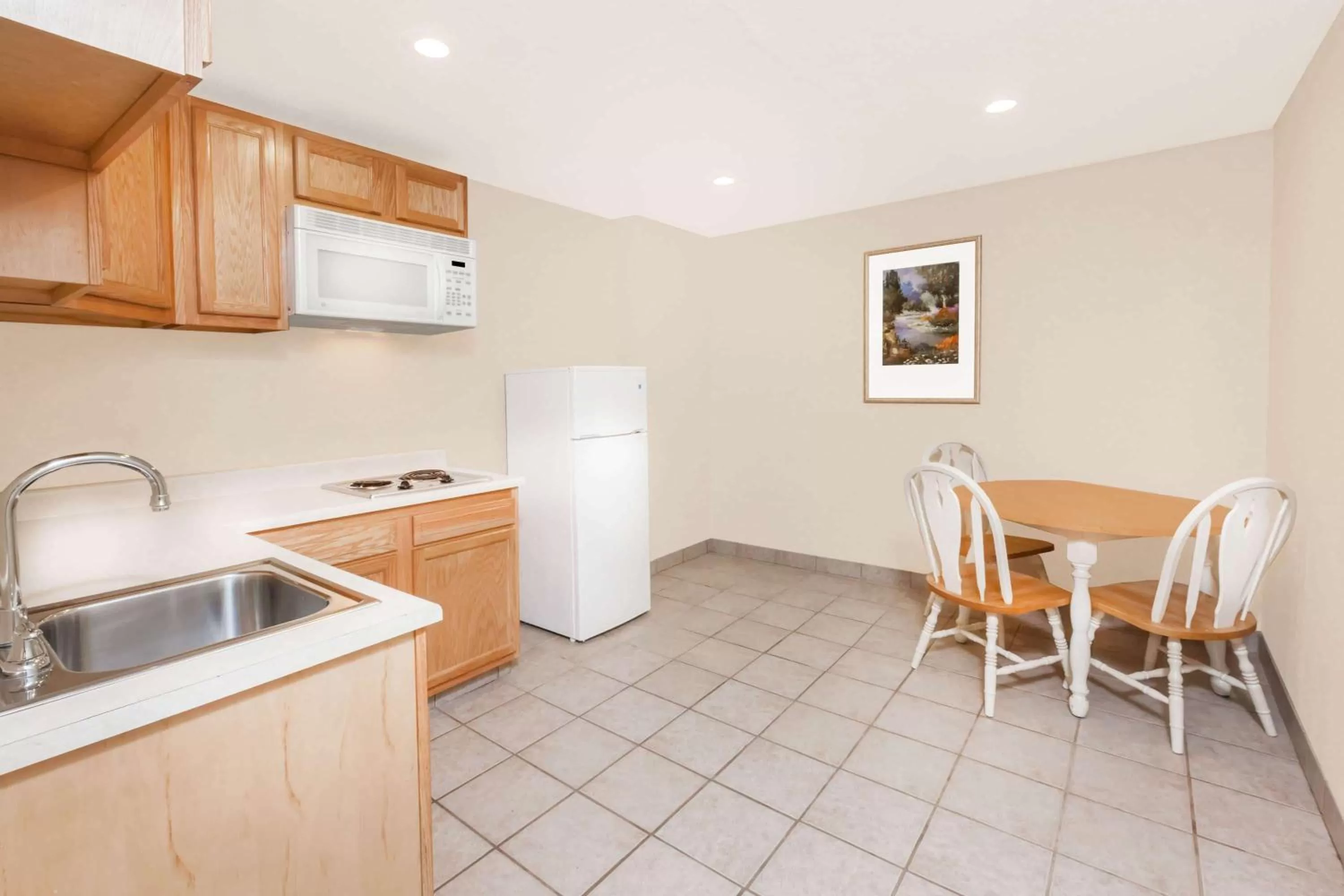 Deluxe King Room - Non-Smoking in Baymont by Wyndham Grand Rapids Airport