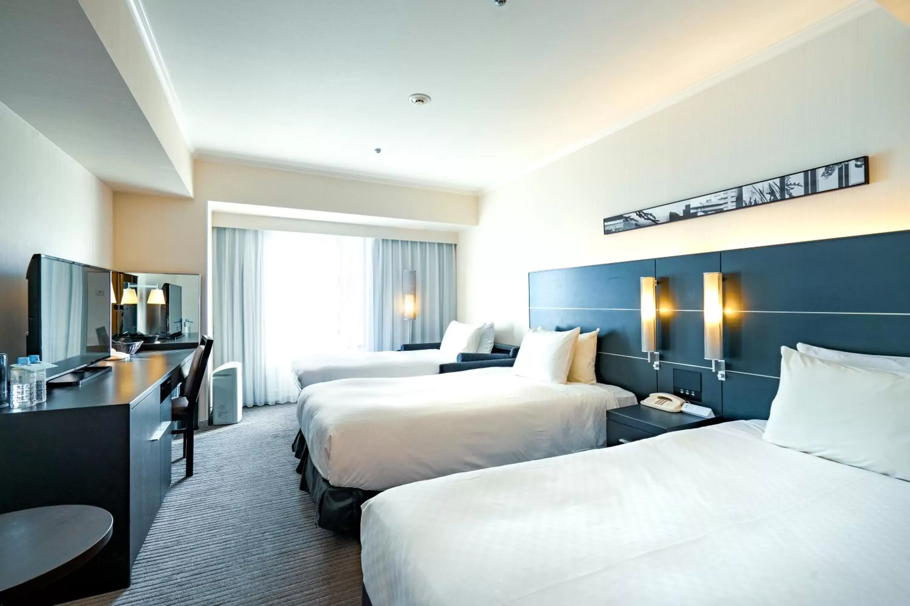 Standard Triple Room - Non-Smoking in Hotel Nikko Osaka Standard Triple Room - Non-Smoking in Hotel Nikko Osaka