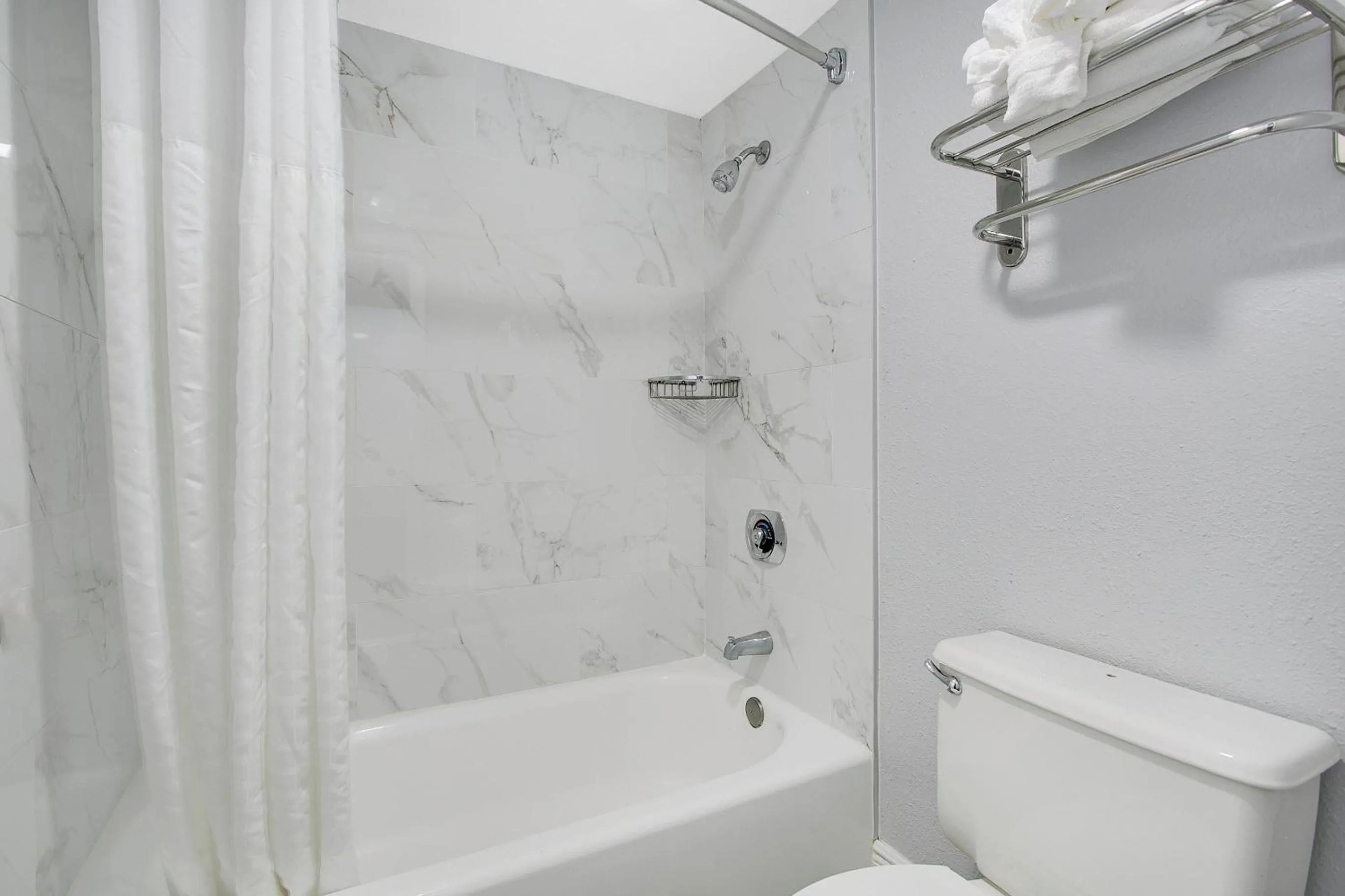 Bath, Bathroom in Vivo Living Kissimmee West