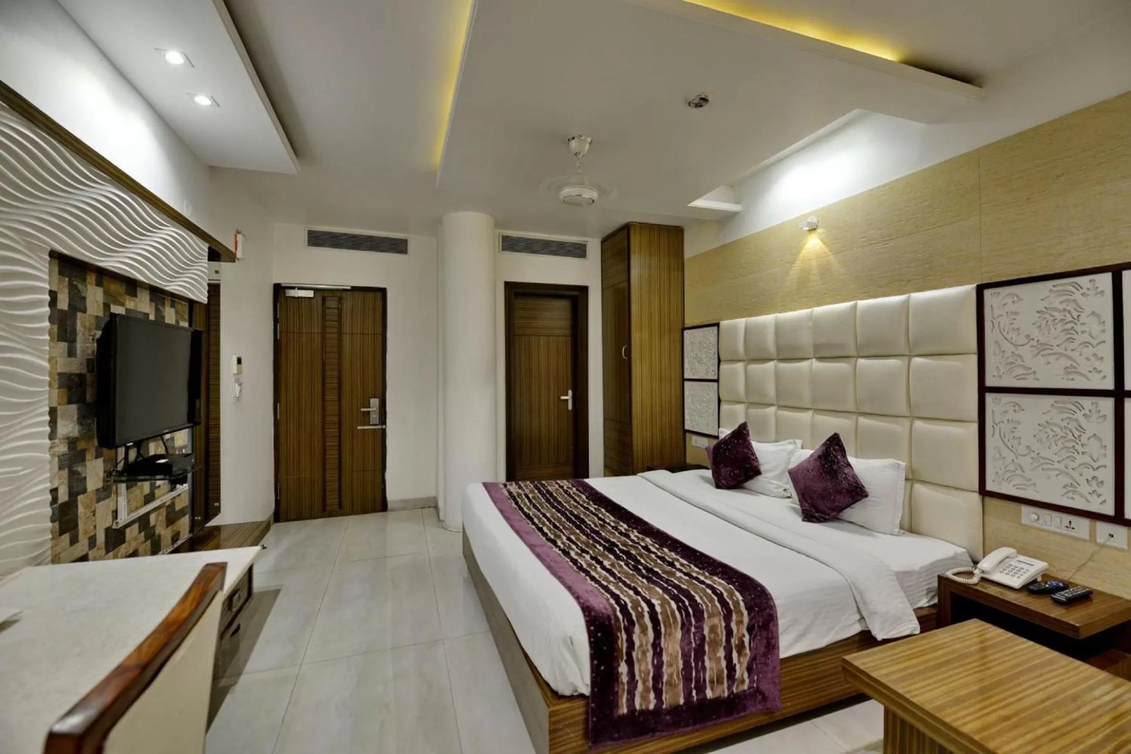 Bedroom, Bed in Hotel Emerald