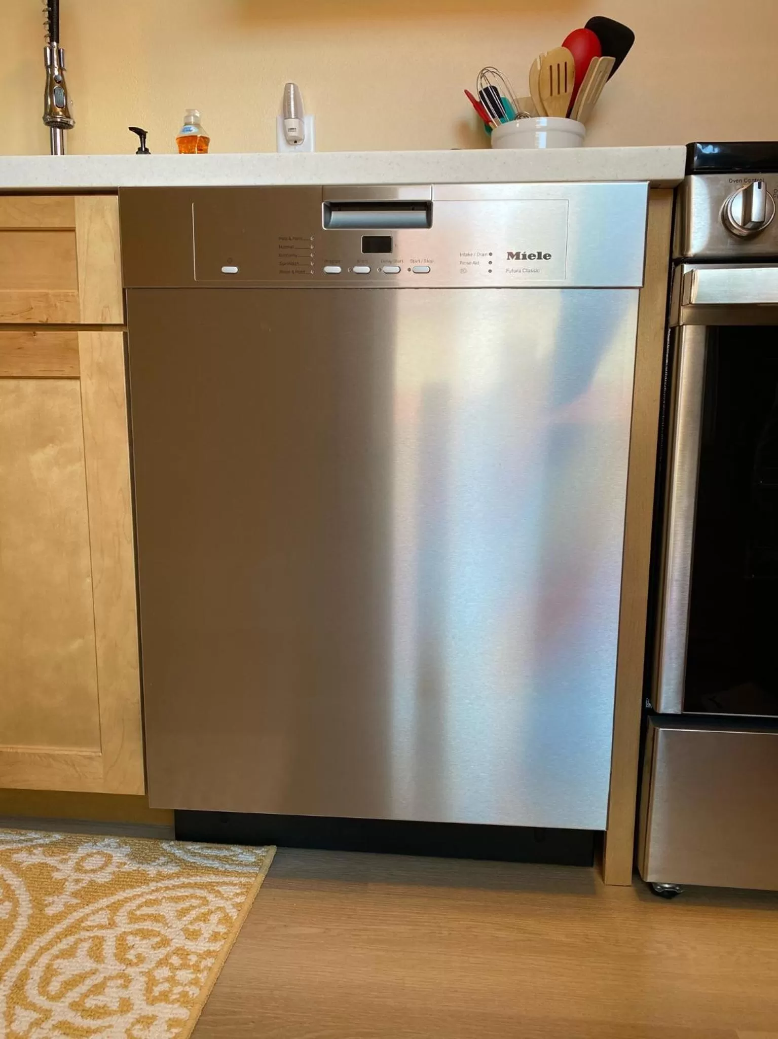 Kitchen or kitchenette, Kitchen/Kitchenette in Goldsmith's River Front Inn